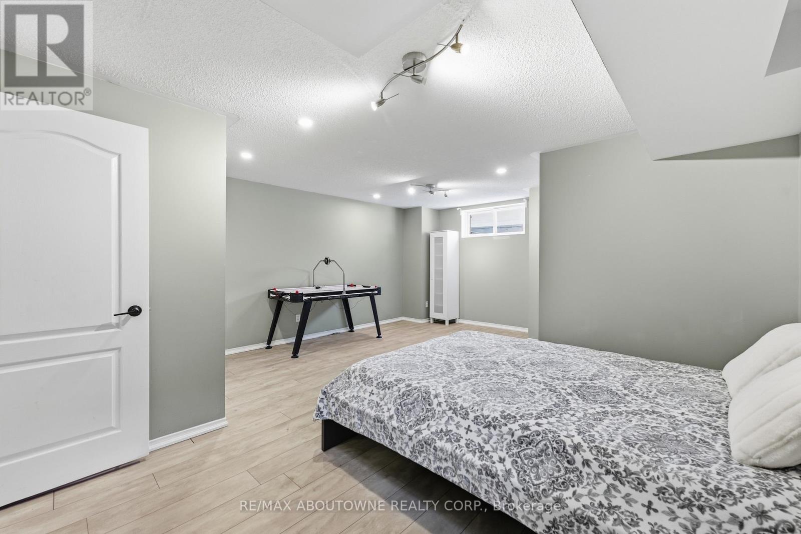 2665 Castle Hill Crescent, Oakville, Ontario  L6H 6J1 - Photo 39 - W12976132