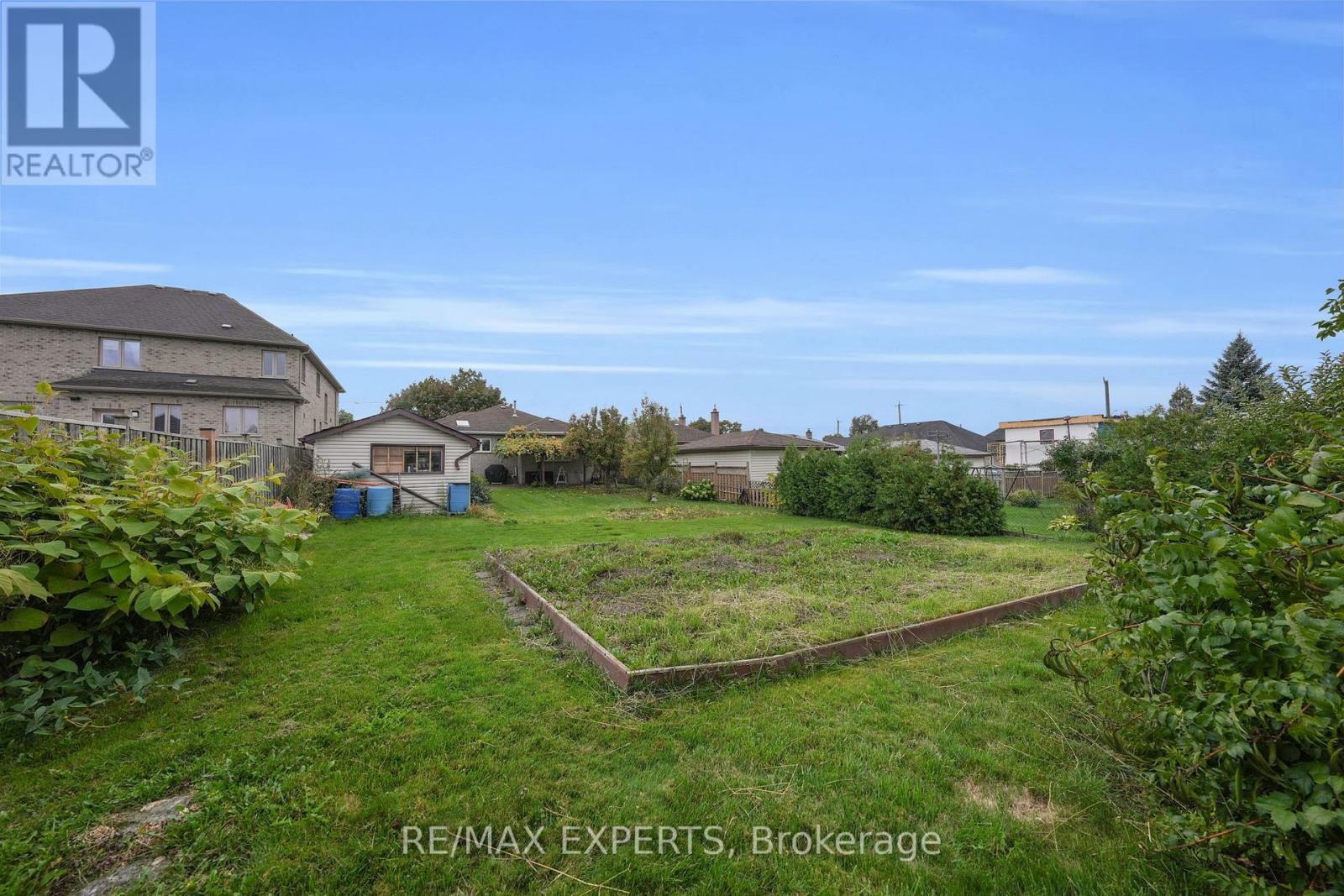 26 Grovedale Avenue, Toronto, Ontario  M6L 1Y6 - Photo 21 - W12976170