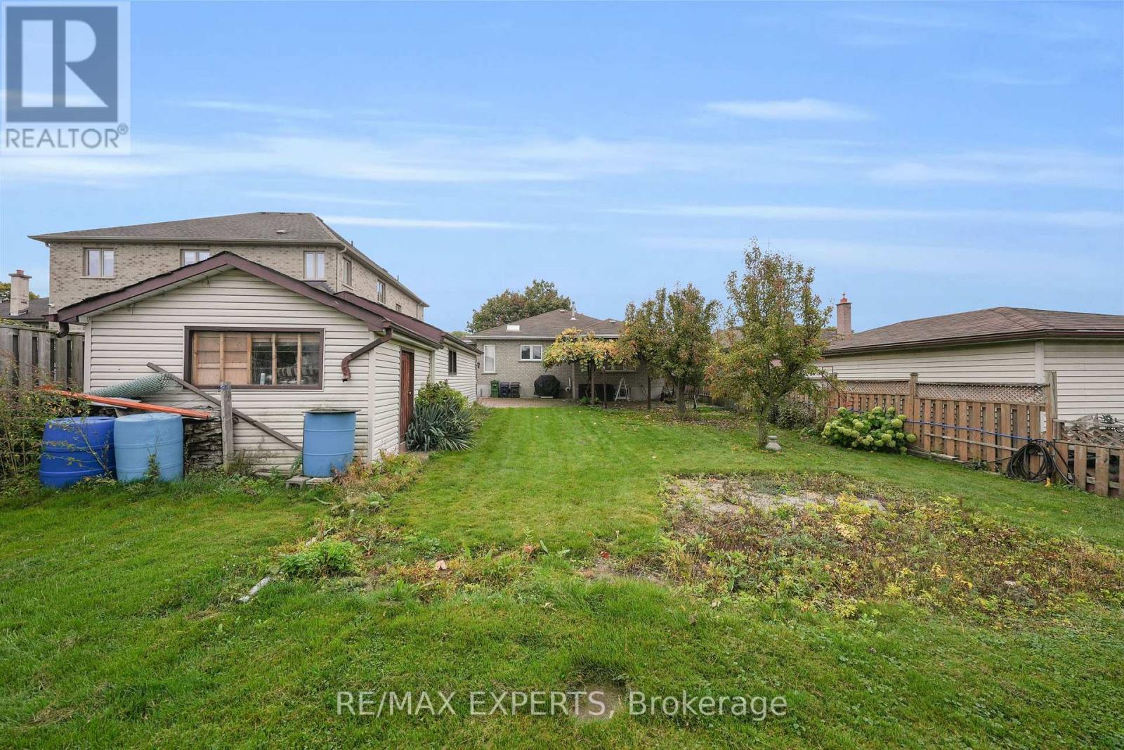 26 Grovedale Avenue, Toronto, Ontario  M6L 1Y6 - Photo 22 - W12976170