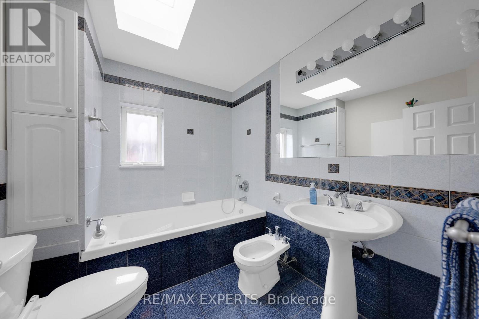 26 Grovedale Avenue, Toronto, Ontario  M6L 1Y6 - Photo 35 - W12976170