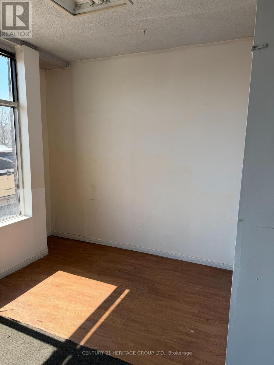 40 - 4544 Dufferin Street W, Toronto, Ontario  M3H 5X2 - Photo 2 - W12976176