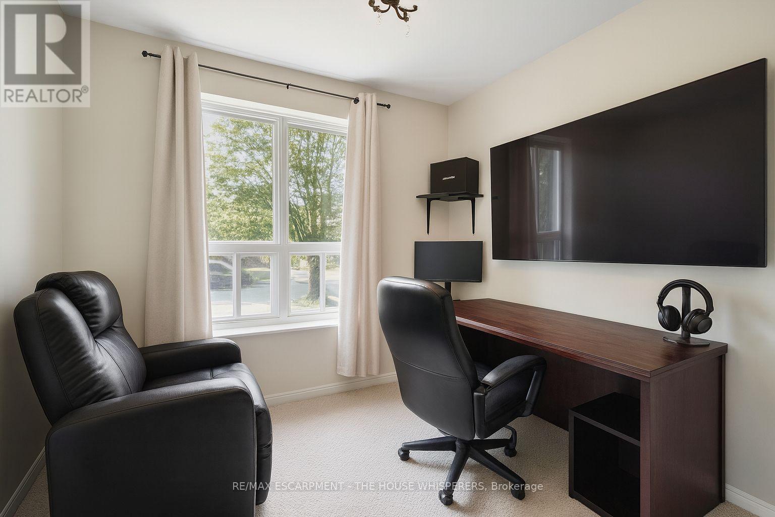 375 Mountainview Drive, Milton, Ontario  L9T 1W1 - Photo 10 - W12976182