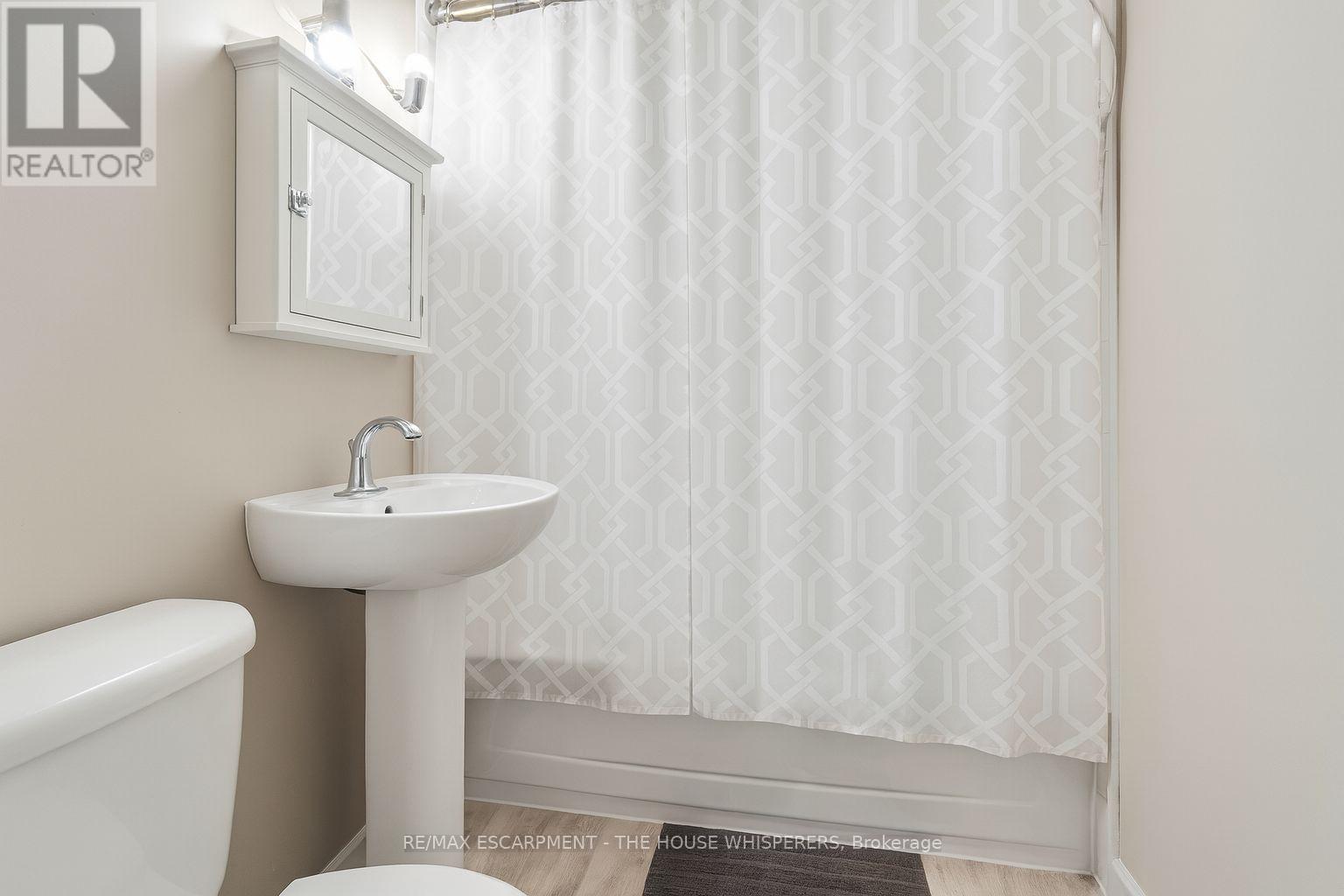 375 Mountainview Drive, Milton, Ontario  L9T 1W1 - Photo 11 - W12976182