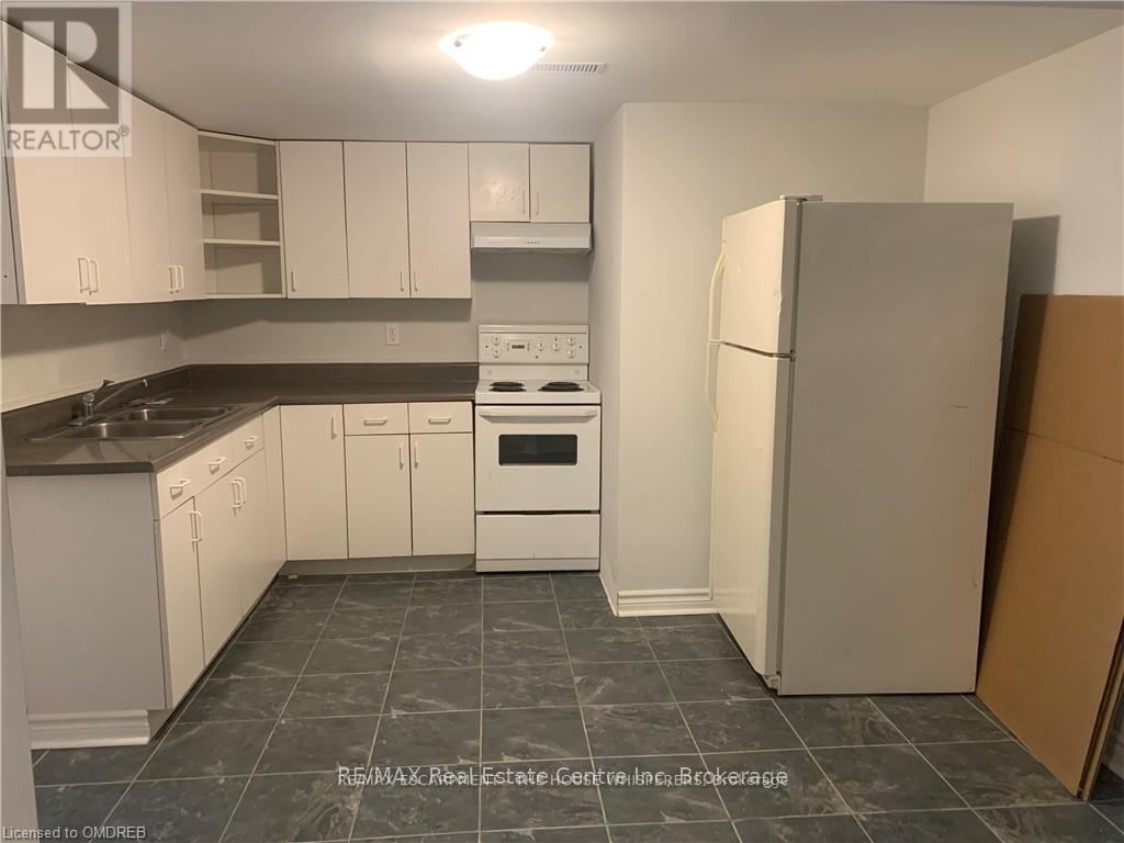 375 Mountainview Drive, Milton, Ontario  L9T 1W1 - Photo 13 - W12976182