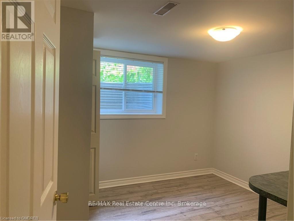 375 Mountainview Drive, Milton, Ontario  L9T 1W1 - Photo 16 - W12976182