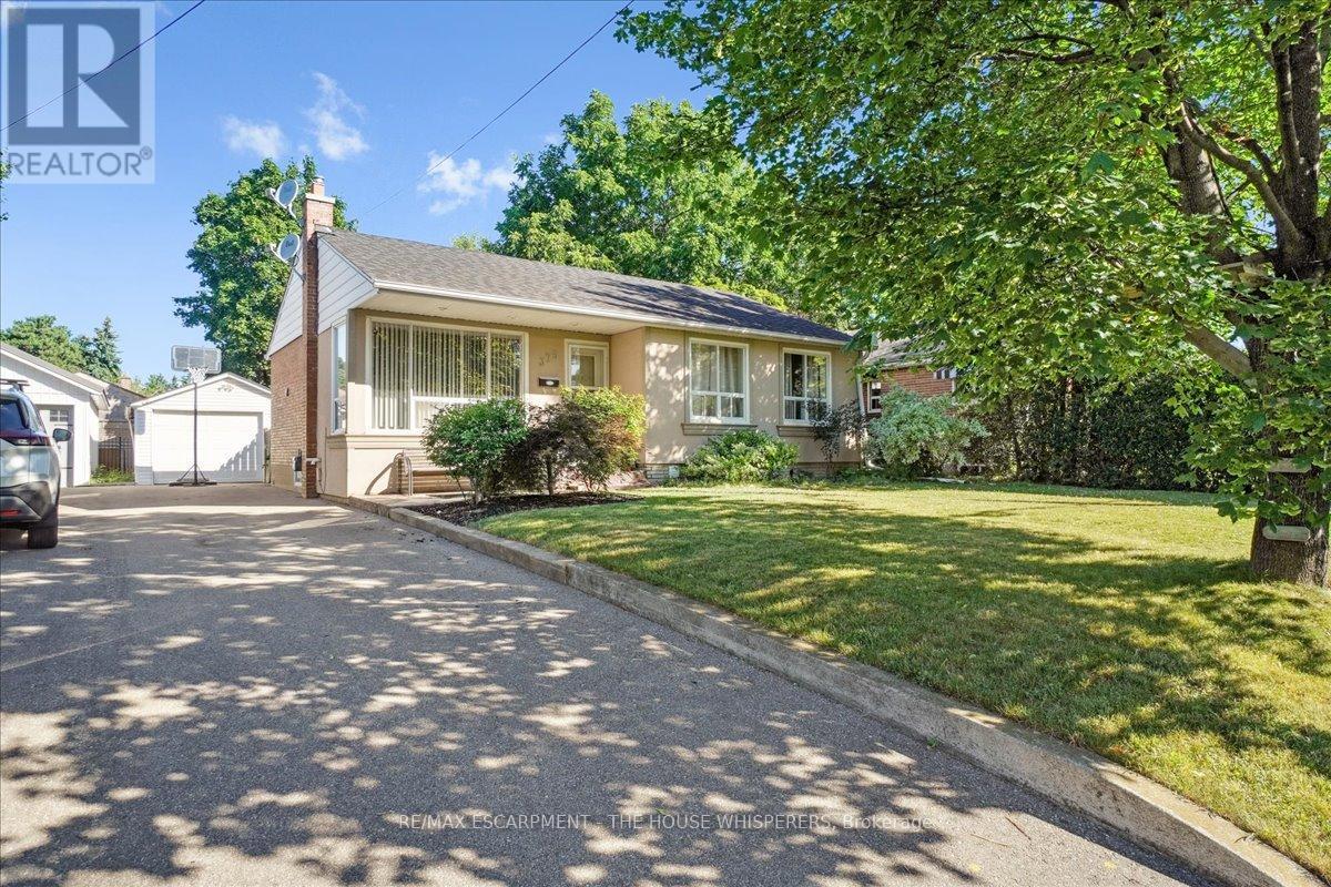 375 Mountainview Drive, Milton, Ontario  L9T 1W1 - Photo 2 - W12976182