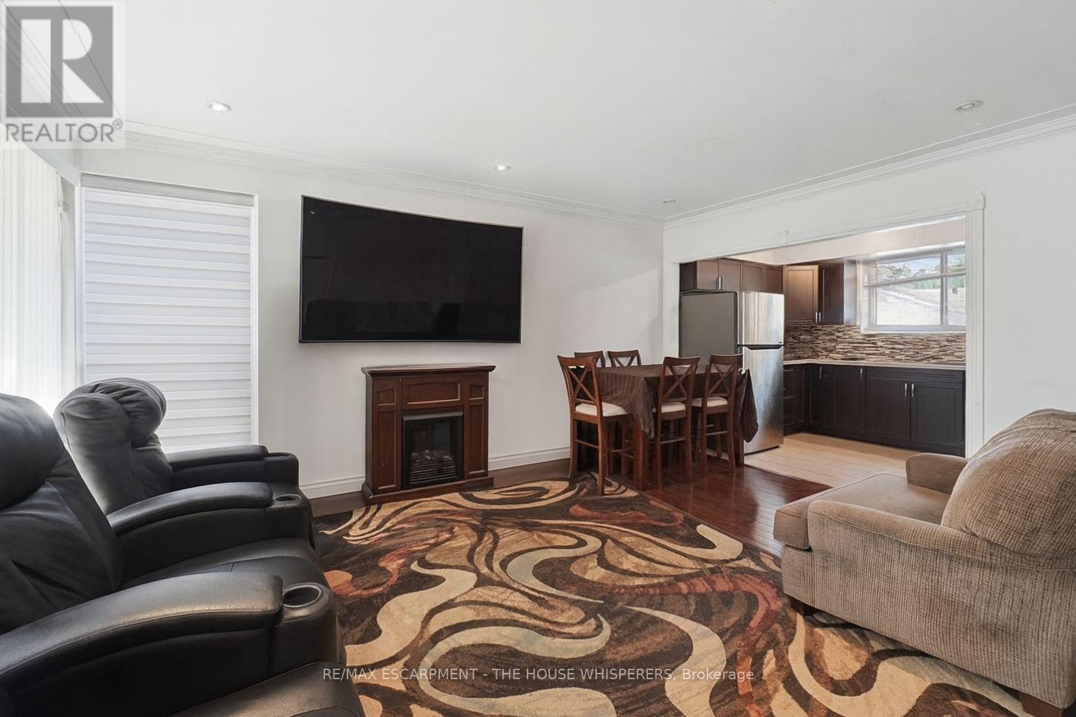 375 Mountainview Drive, Milton, Ontario  L9T 1W1 - Photo 4 - W12976182