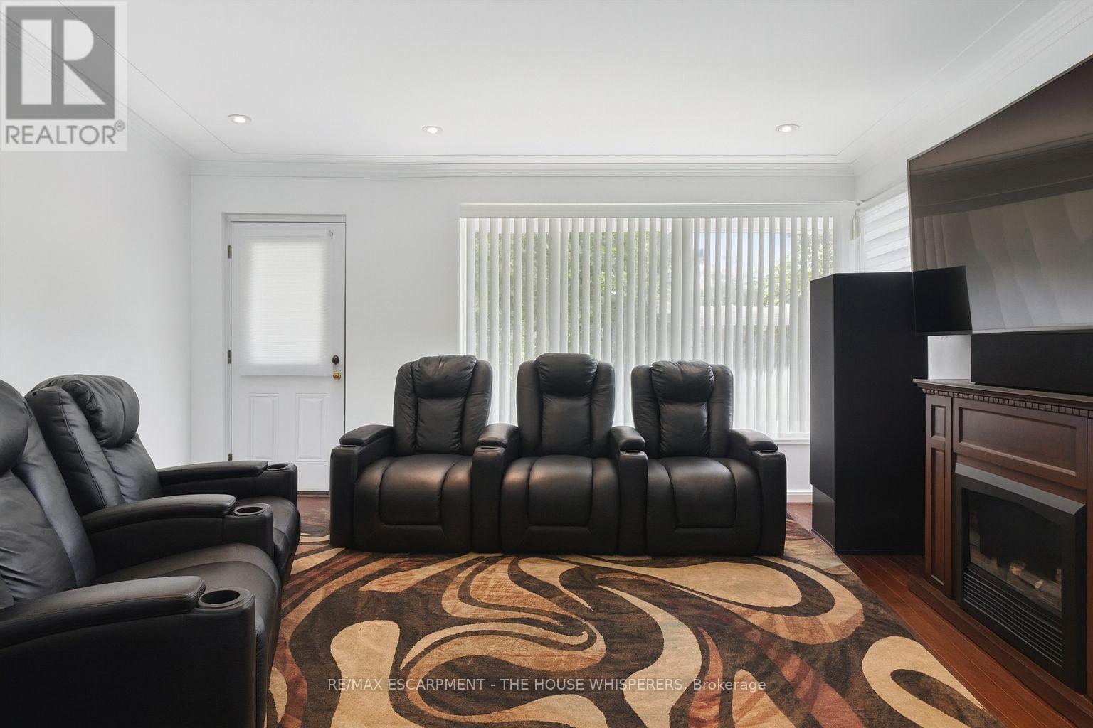 375 Mountainview Drive, Milton, Ontario  L9T 1W1 - Photo 5 - W12976182