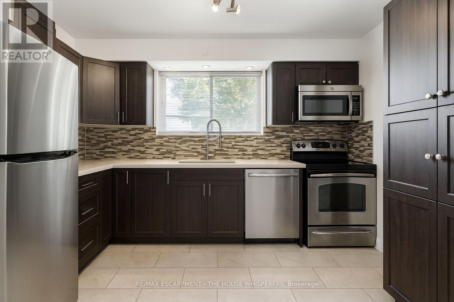 375 Mountainview Drive, Milton, Ontario  L9T 1W1 - Photo 7 - W12976182