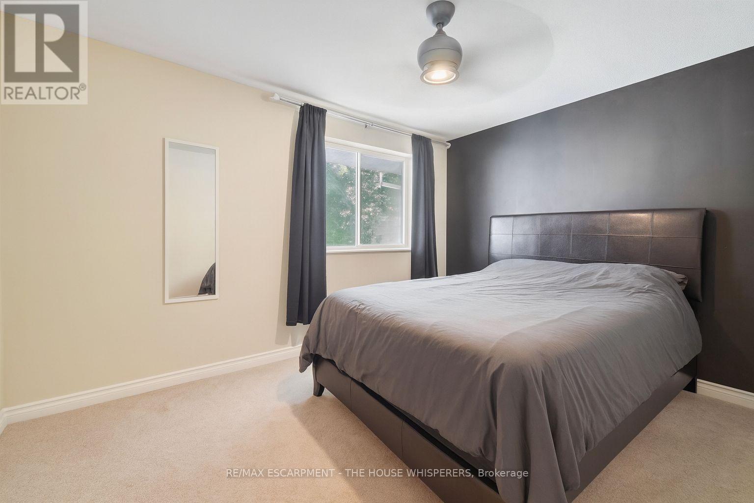 375 Mountainview Drive, Milton, Ontario  L9T 1W1 - Photo 8 - W12976182