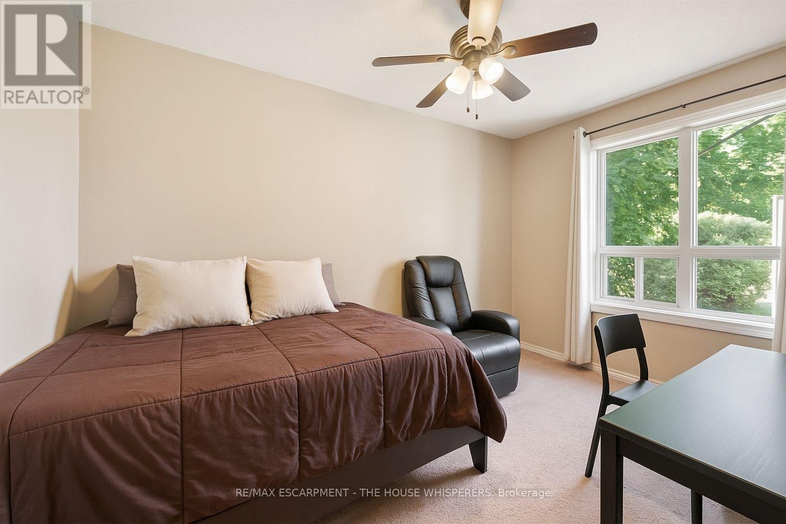 375 Mountainview Drive, Milton, Ontario  L9T 1W1 - Photo 9 - W12976182