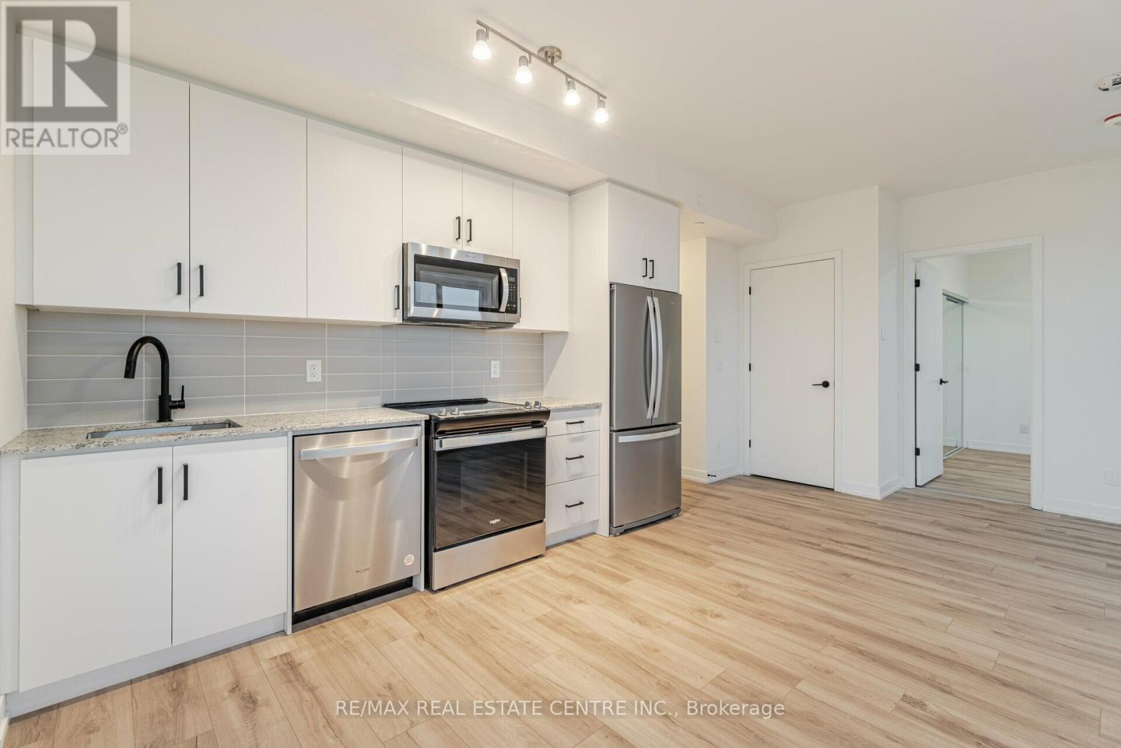 907 - 345 Wheat Boom Drive, Oakville, Ontario  L6H 7X4 - Photo 13 - W12976190