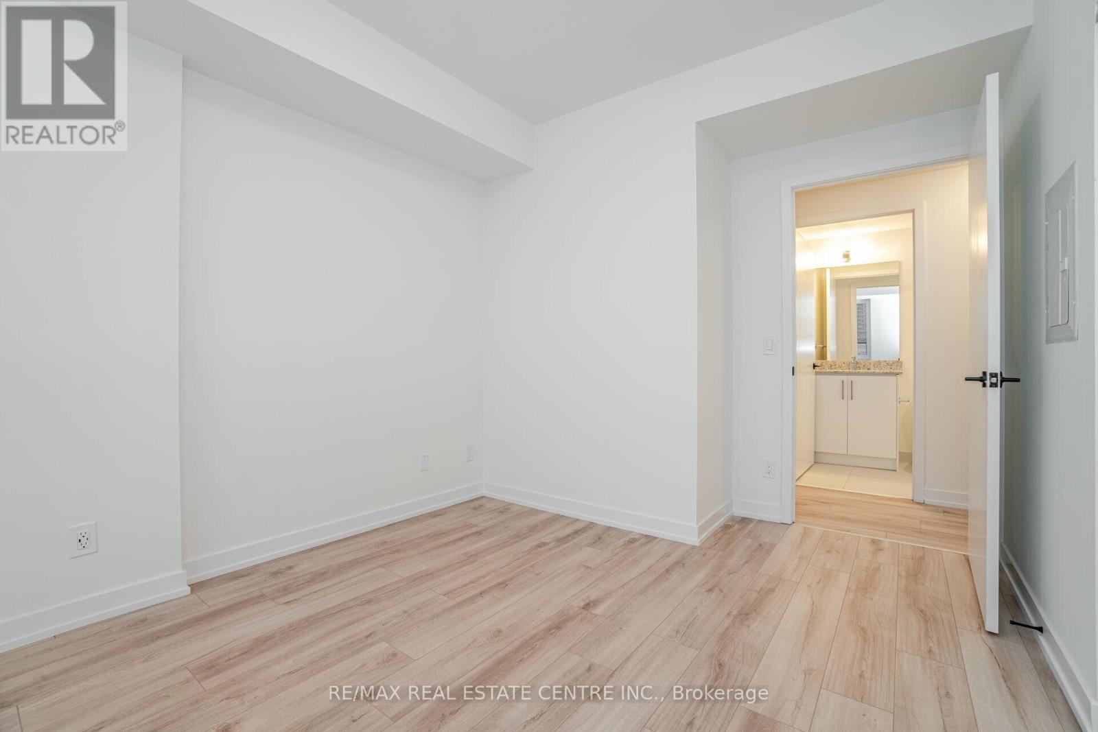 907 - 345 Wheat Boom Drive, Oakville, Ontario  L6H 7X4 - Photo 18 - W12976190