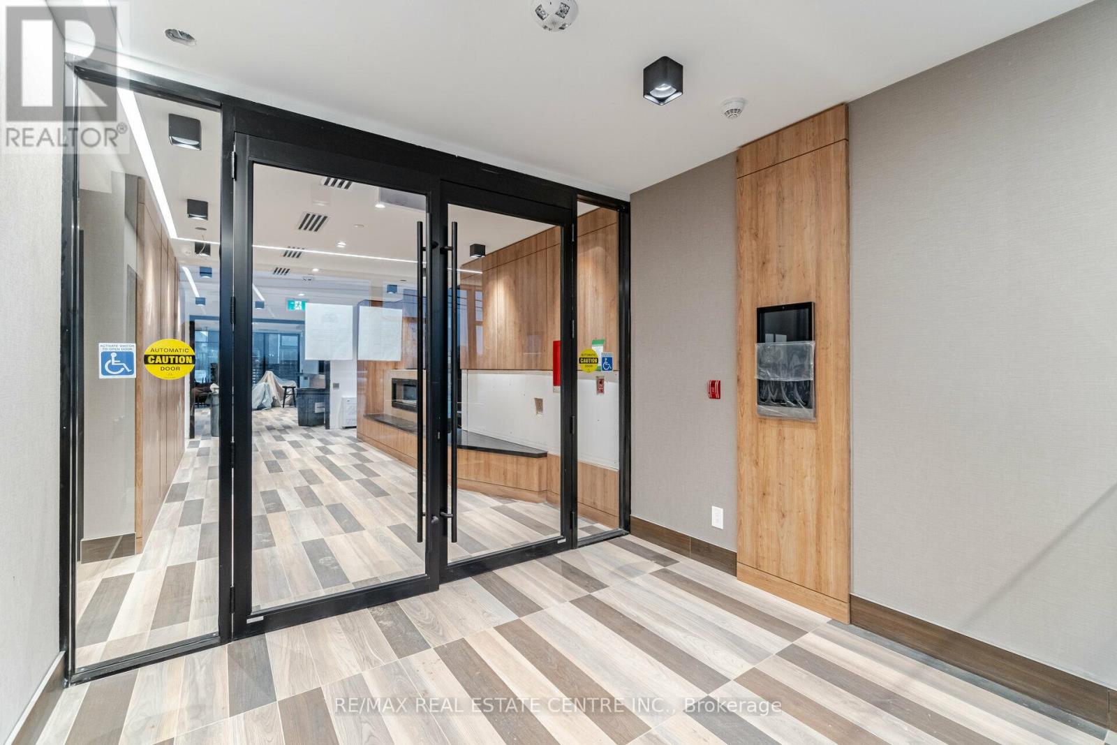 907 - 345 Wheat Boom Drive, Oakville, Ontario  L6H 7X4 - Photo 4 - W12976190