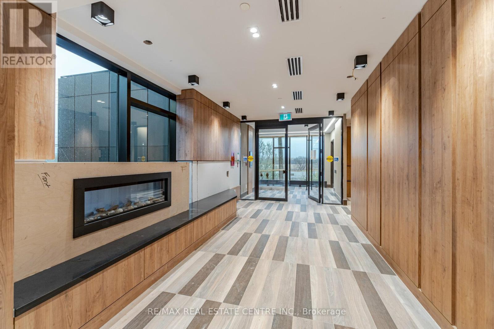 907 - 345 Wheat Boom Drive, Oakville, Ontario  L6H 7X4 - Photo 5 - W12976190