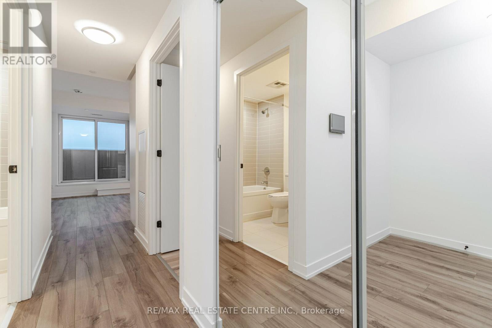 907 - 345 Wheat Boom Drive, Oakville, Ontario  L6H 7X4 - Photo 7 - W12976190