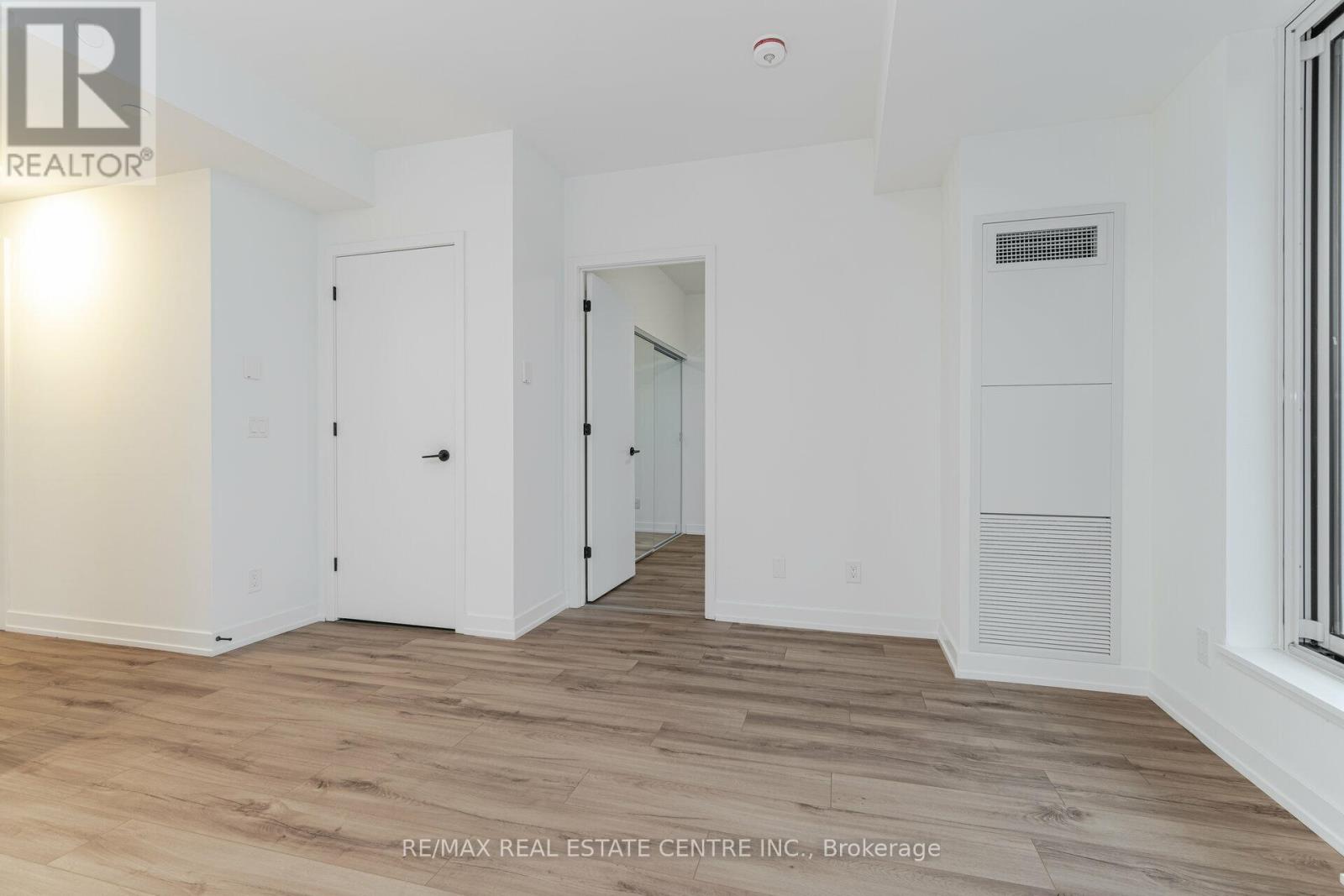 907 - 345 Wheat Boom Drive, Oakville, Ontario  L6H 7X4 - Photo 8 - W12976190