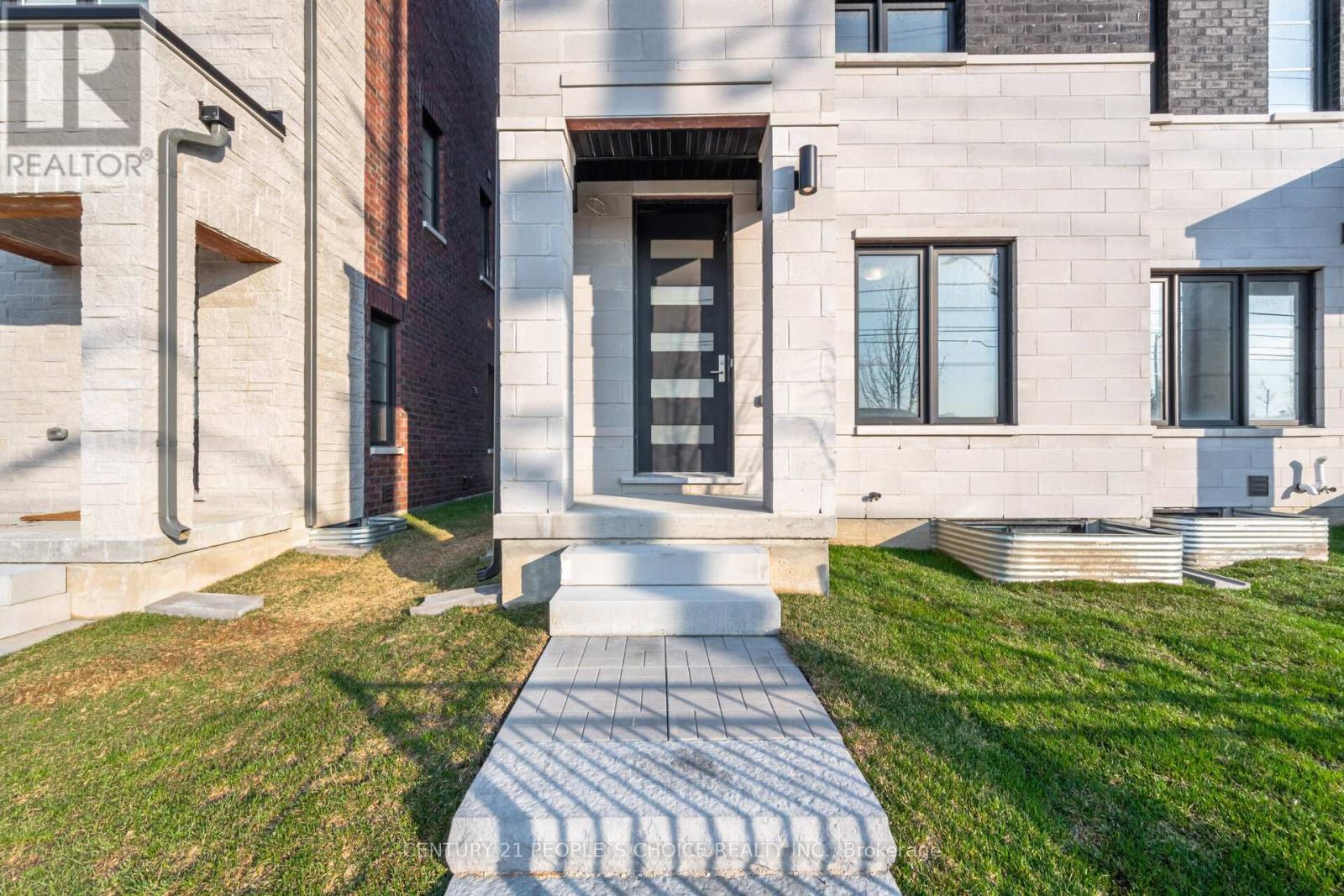 5925 Saigon Street, Mississauga, Ontario  L5V 2V9 - Photo 13 - W12976208