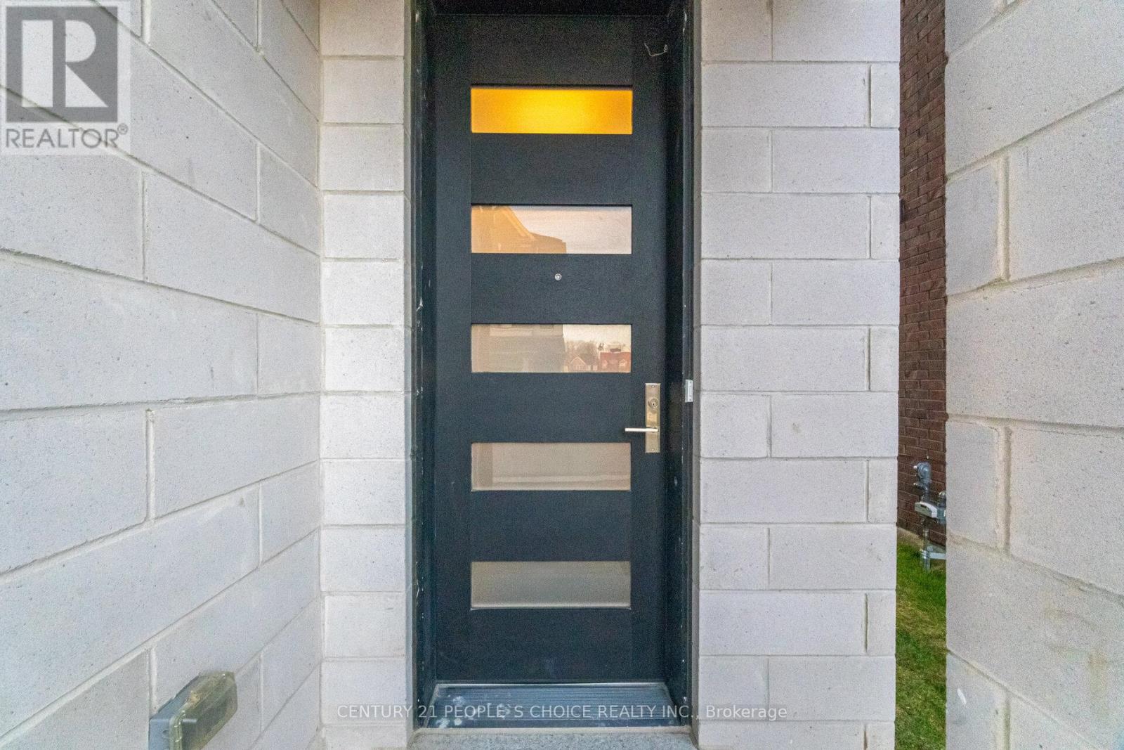 5925 Saigon Street, Mississauga, Ontario  L5V 2V9 - Photo 3 - W12976208