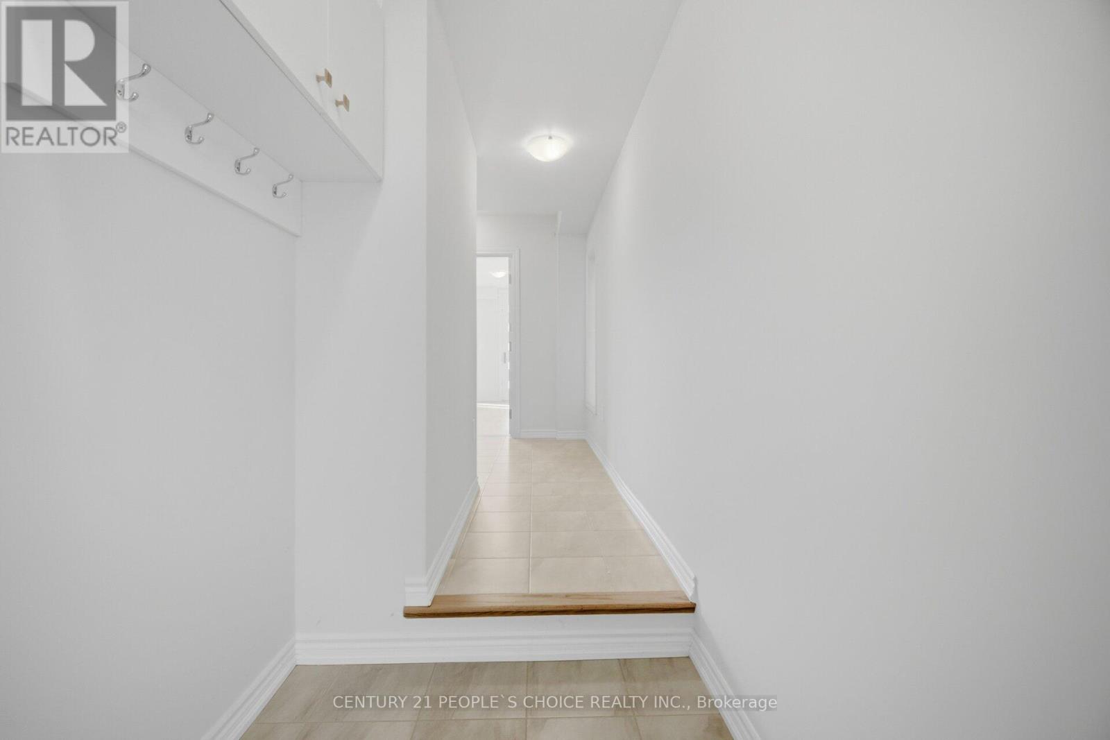 5925 Saigon Street, Mississauga, Ontario  L5V 2V9 - Photo 5 - W12976208