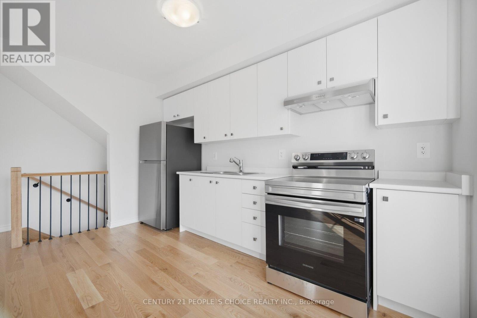 5925 Saigon Street, Mississauga, Ontario  L5V 2V9 - Photo 7 - W12976208