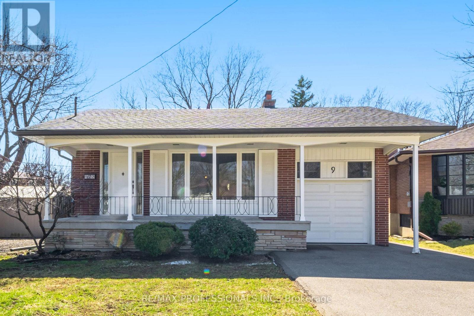 9 HALBADIER PLACE, Toronto, Ontario