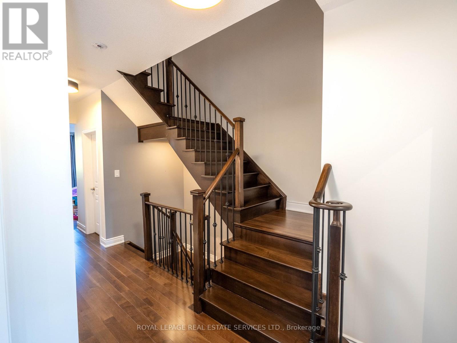 2083 Grange Drive, Mississauga, Ontario  L5B 1P4 - Photo 18 - W12976304