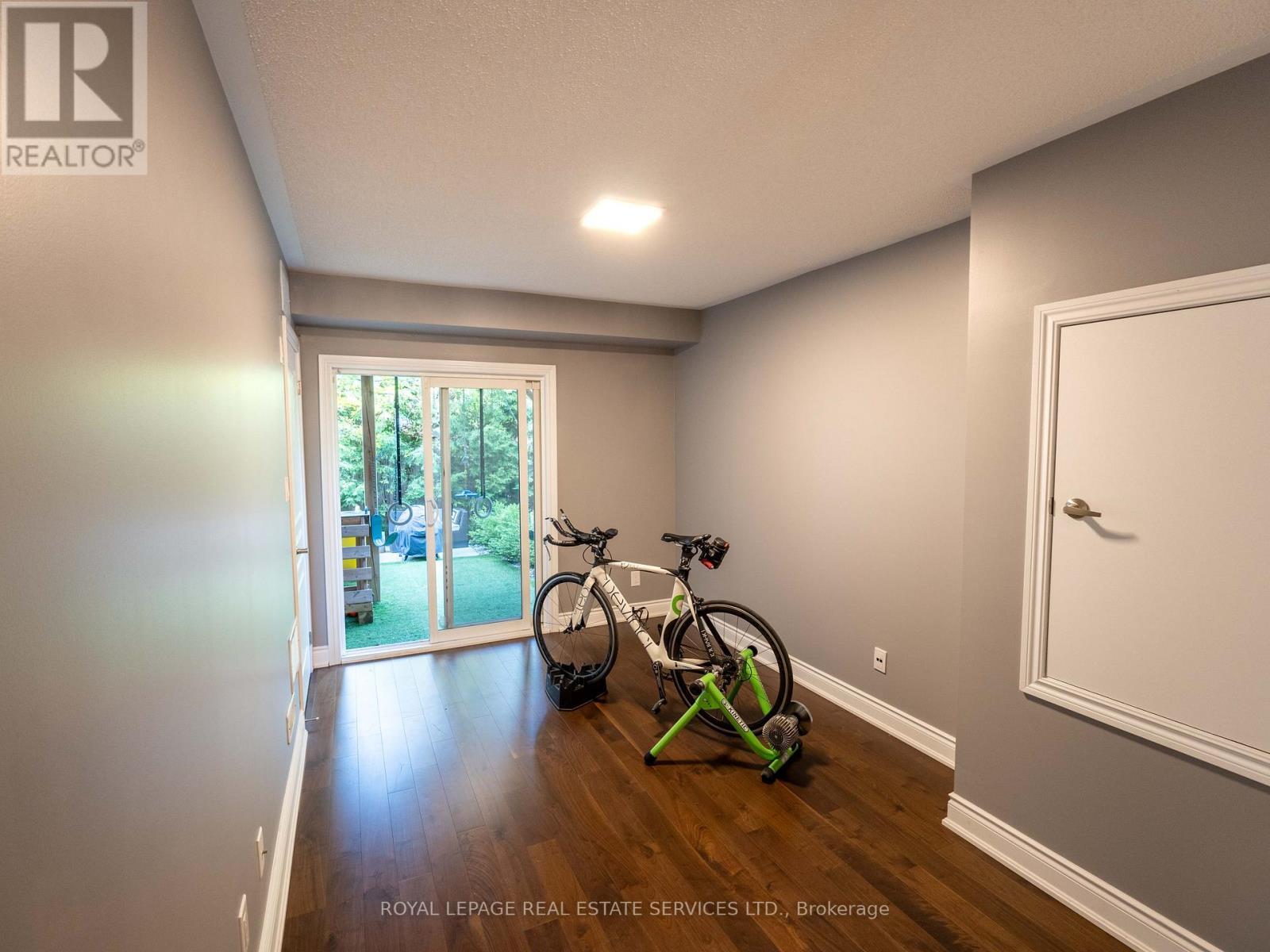 2083 Grange Drive, Mississauga, Ontario  L5B 1P4 - Photo 4 - W12976304