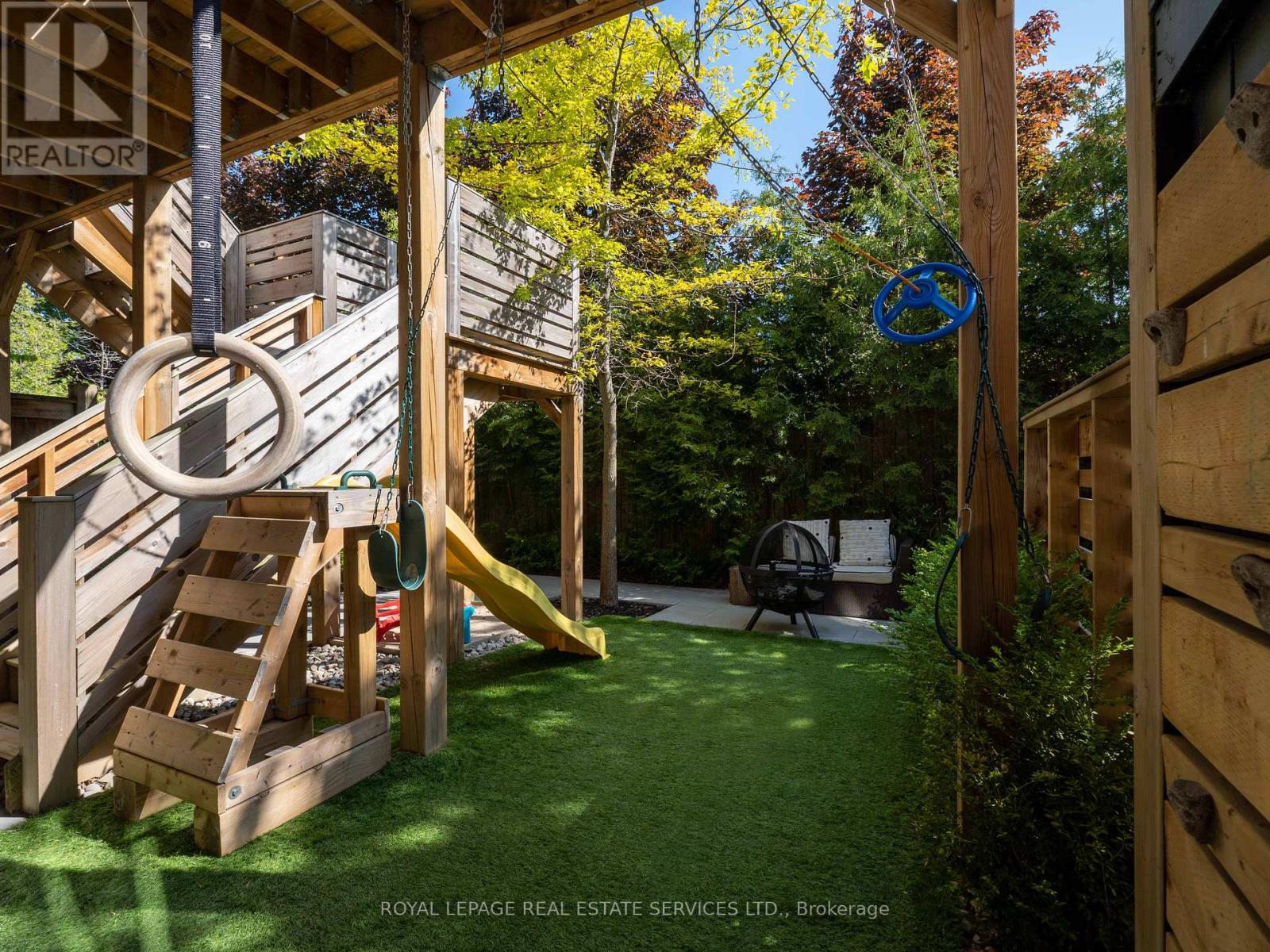 2083 Grange Drive, Mississauga, Ontario  L5B 1P4 - Photo 5 - W12976304