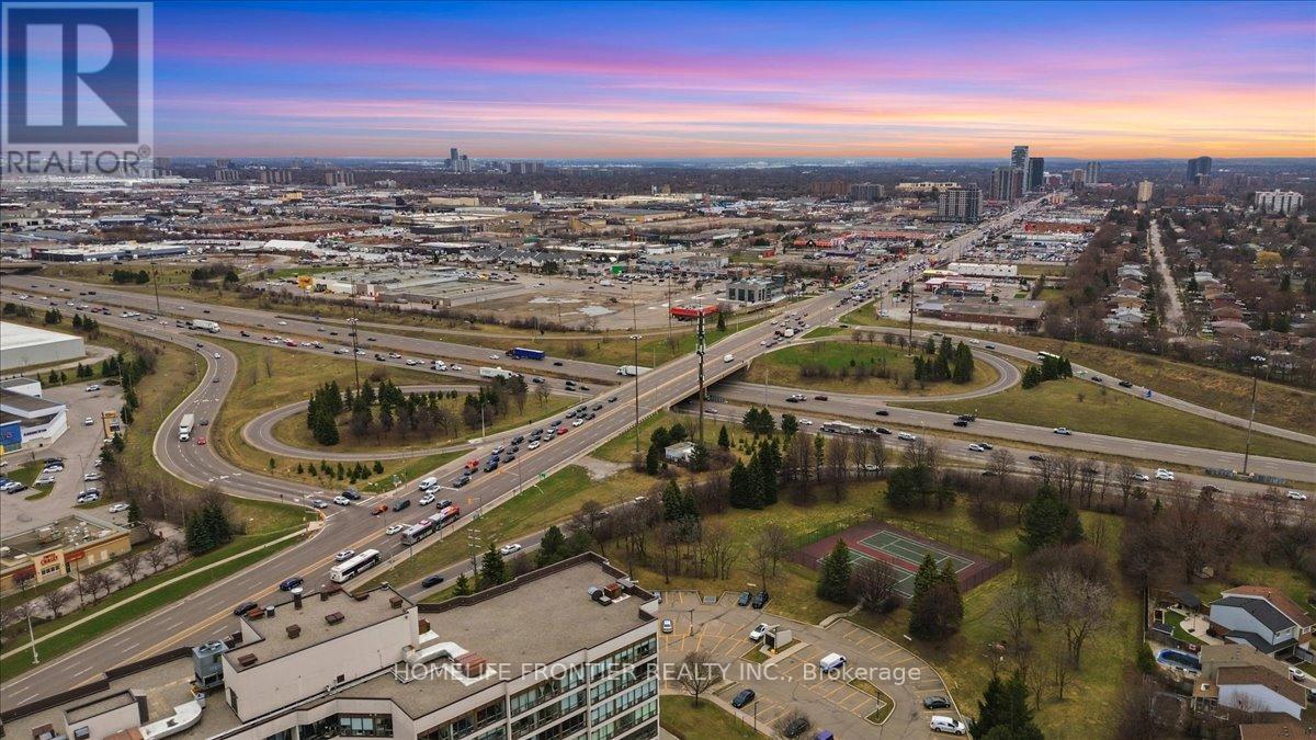 713 - 12 Laurelcrest Street, Brampton, Ontario  L6S 5Y4 - Photo 3 - W12976388