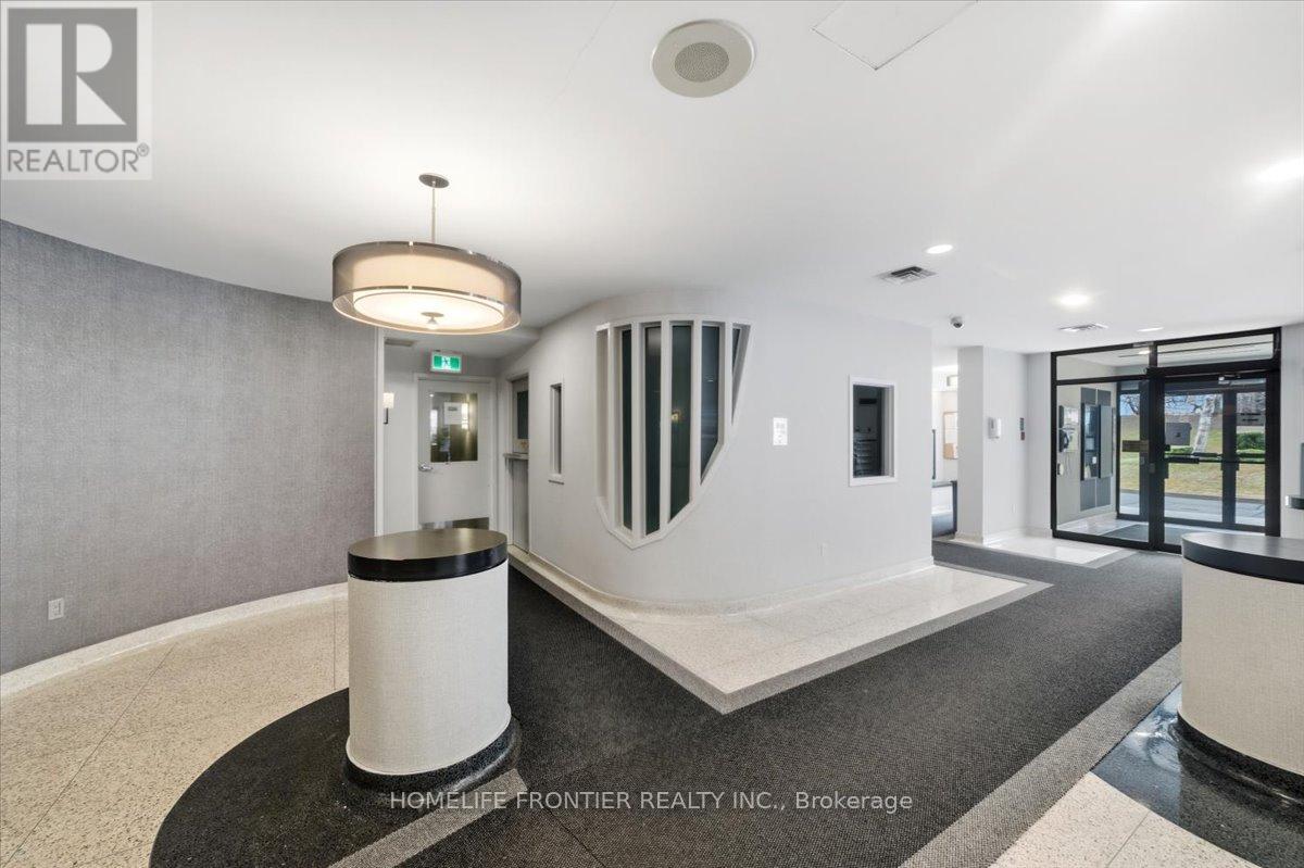 713 - 12 Laurelcrest Street, Brampton, Ontario  L6S 5Y4 - Photo 6 - W12976388