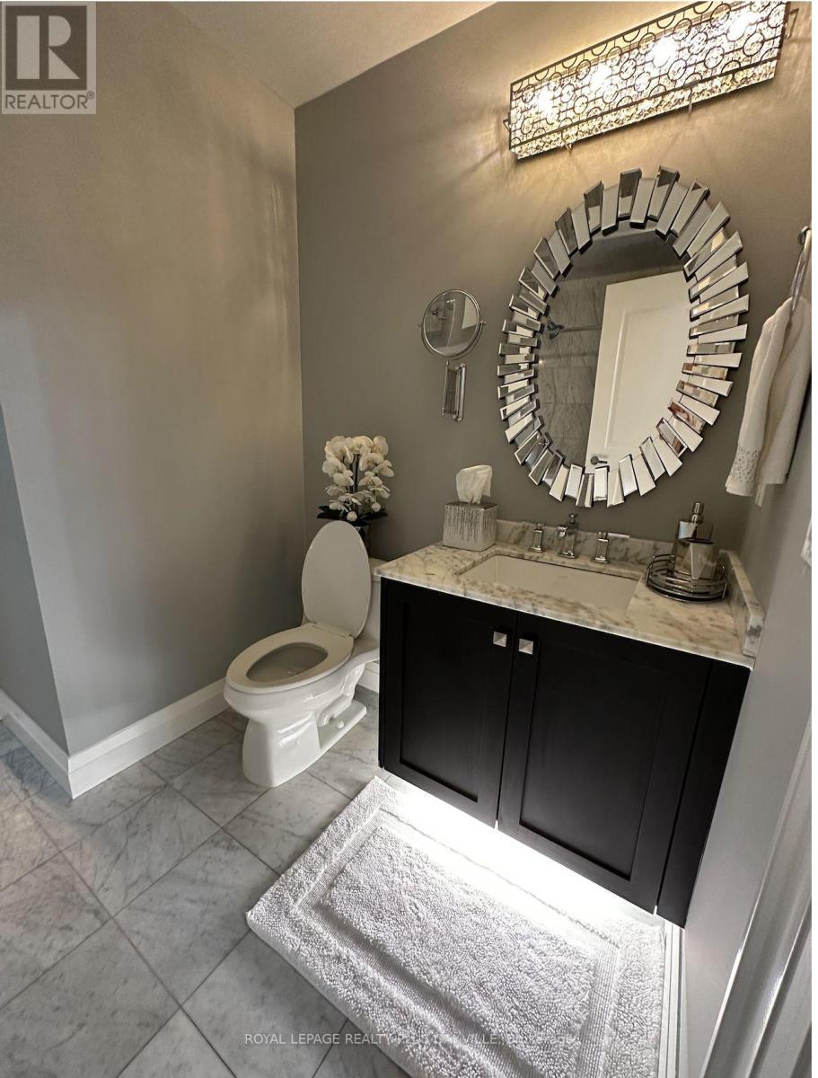 202 - 11 Bronte Road, Oakville, Ontario  L6L 0E1 - Photo 11 - W12976396