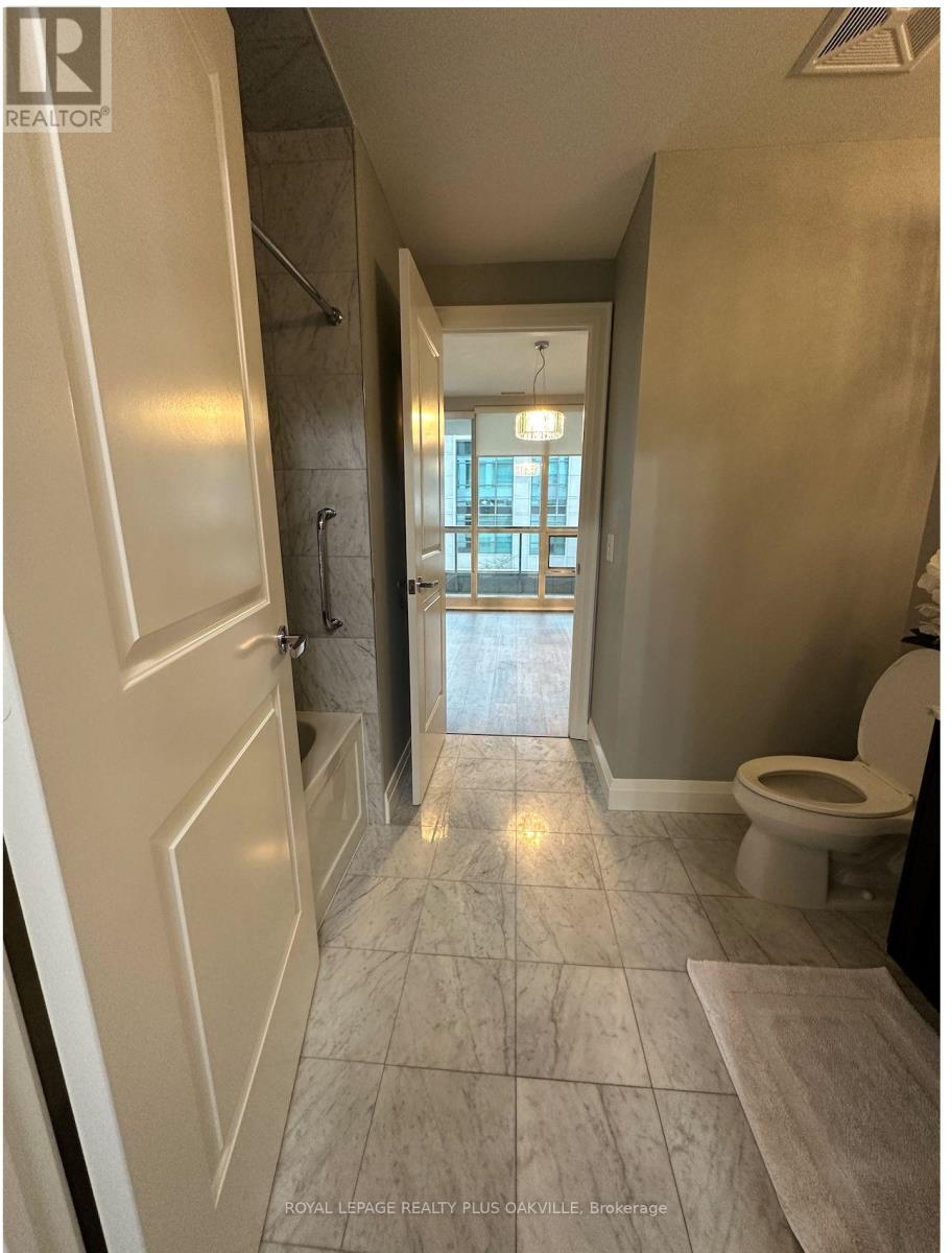 202 - 11 Bronte Road, Oakville, Ontario  L6L 0E1 - Photo 12 - W12976396