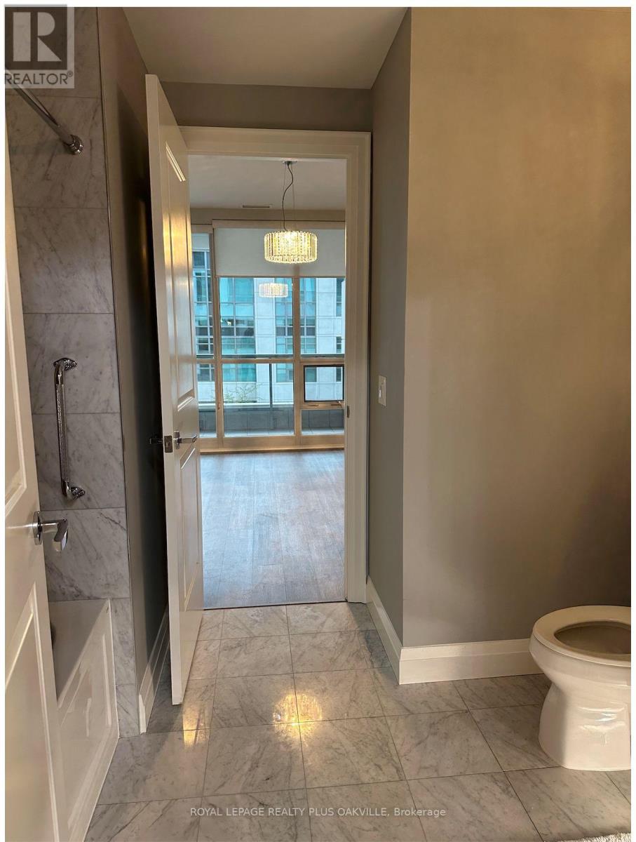 202 - 11 Bronte Road, Oakville, Ontario  L6L 0E1 - Photo 15 - W12976396