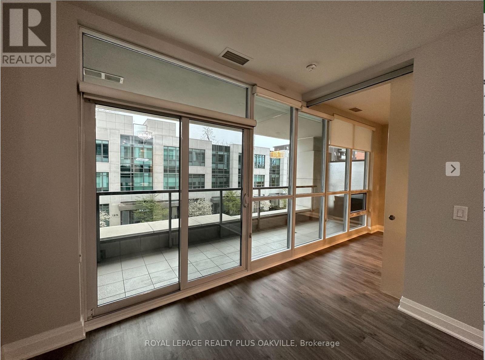 202 - 11 Bronte Road, Oakville, Ontario  L6L 0E1 - Photo 16 - W12976396