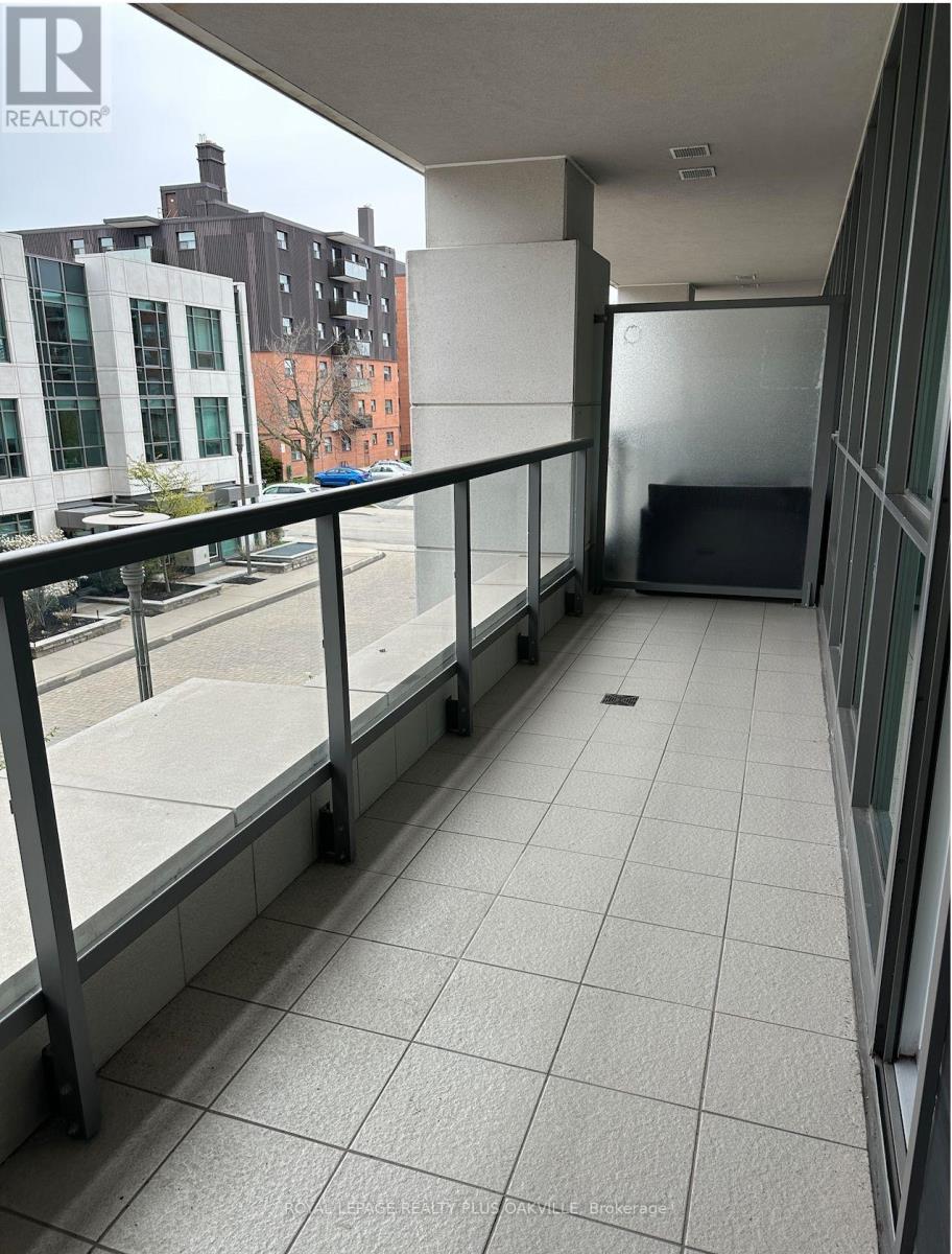 202 - 11 Bronte Road, Oakville, Ontario  L6L 0E1 - Photo 17 - W12976396