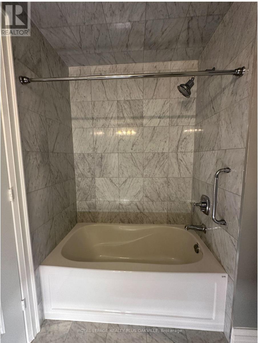 202 - 11 Bronte Road, Oakville, Ontario  L6L 0E1 - Photo 9 - W12976396