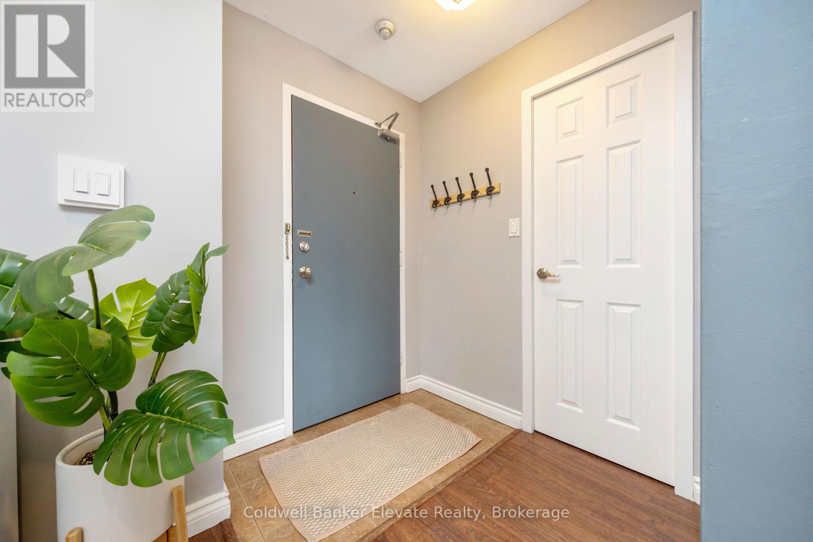 402 - 49 Park Avenue, Halton Hills, Ontario  L7G 3H9 - Photo 4 - W12976400