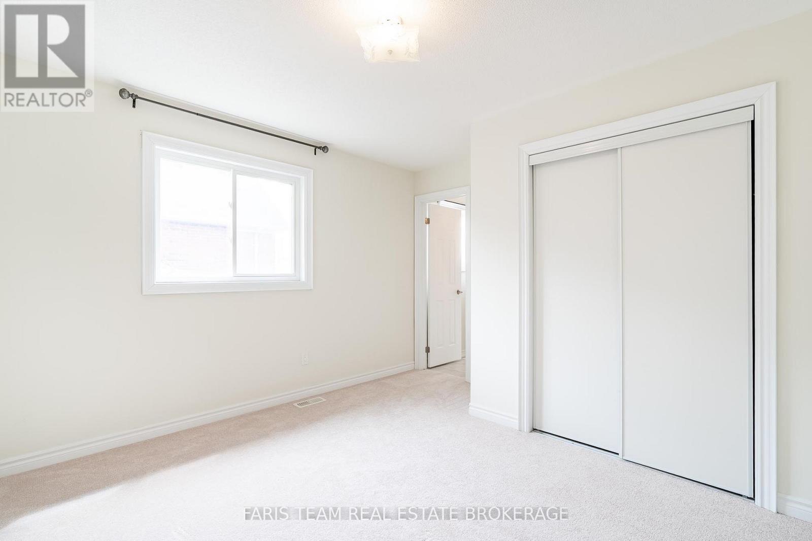 33 Pearl Street, Wasaga Beach, Ontario  L9Z 0G9 - Photo 32 - S12969352