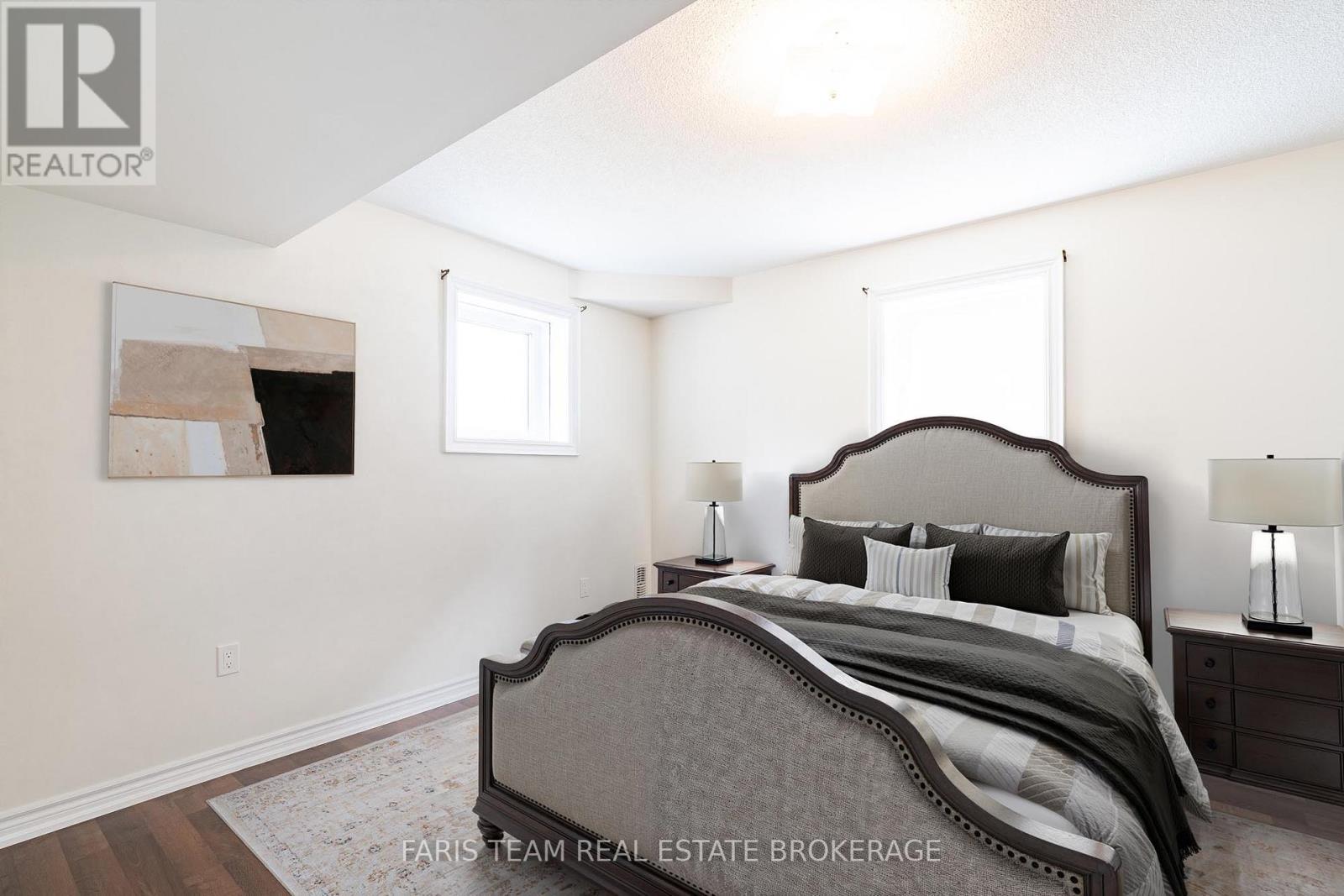 33 Pearl Street, Wasaga Beach, Ontario  L9Z 0G9 - Photo 38 - S12969352