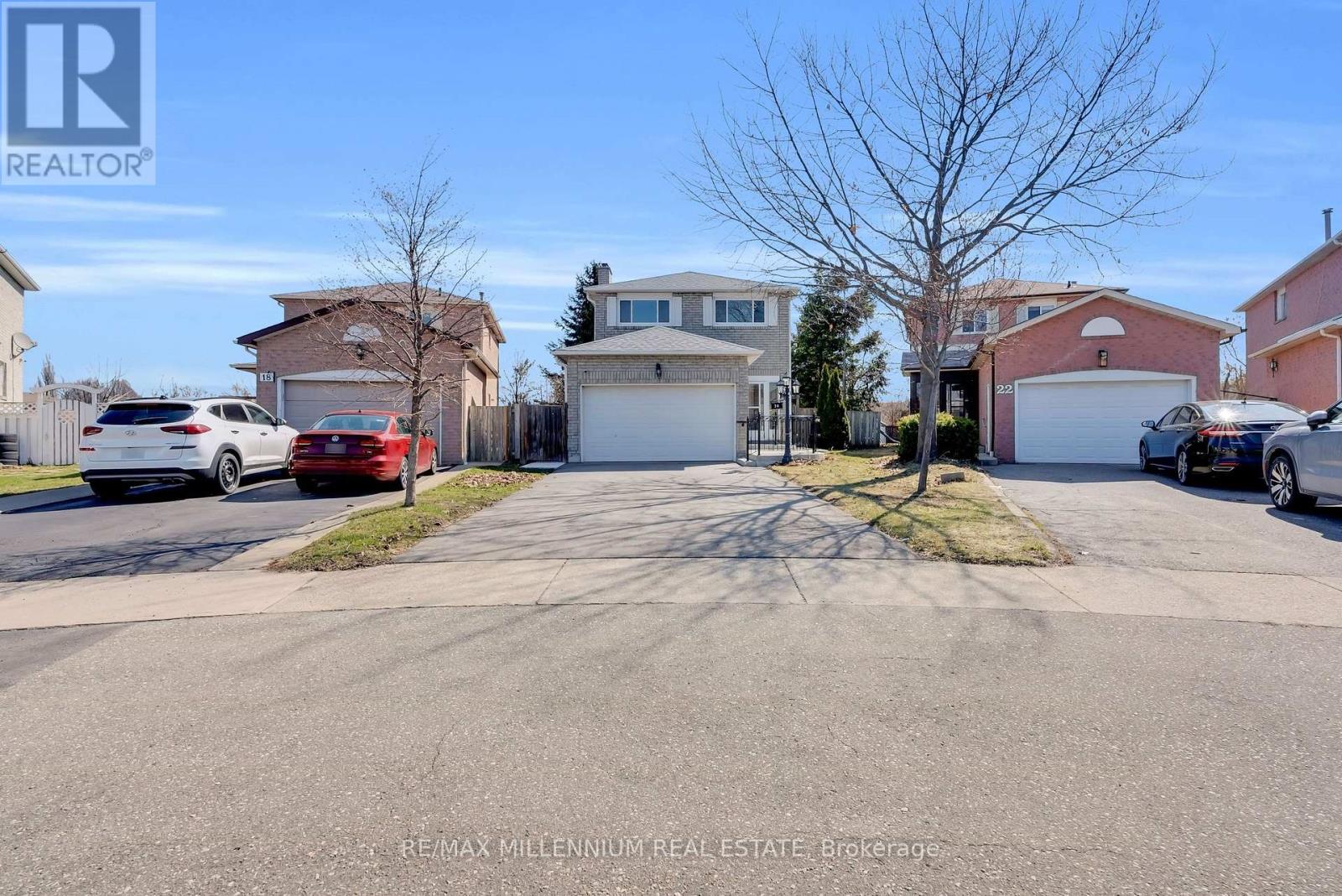 20 Kesteven Crescent, Brampton, Ontario L6W 4E1 - Photo 2 - W12976458