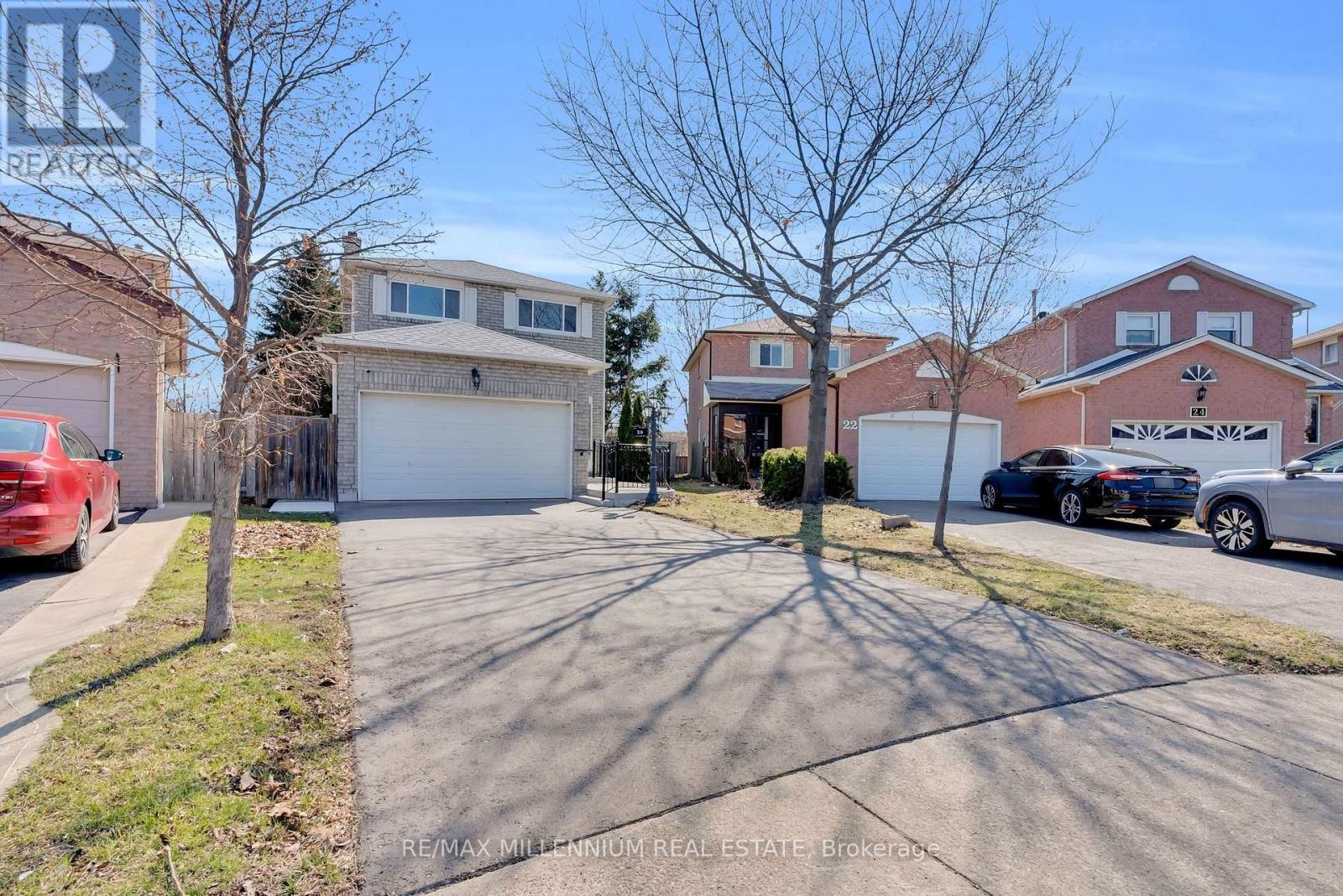 20 Kesteven Crescent, Brampton, Ontario L6W 4E1 - Photo 3 - W12976458