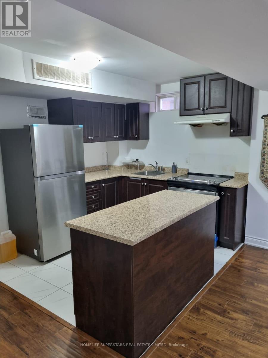 33 Little Britain Crescent, Brampton, Ontario  L6Y 6A8 - Photo 2 - W12976470