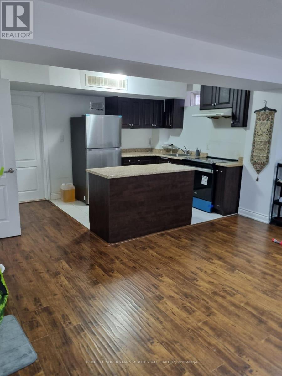 33 Little Britain Crescent, Brampton, Ontario  L6Y 6A8 - Photo 3 - W12976470