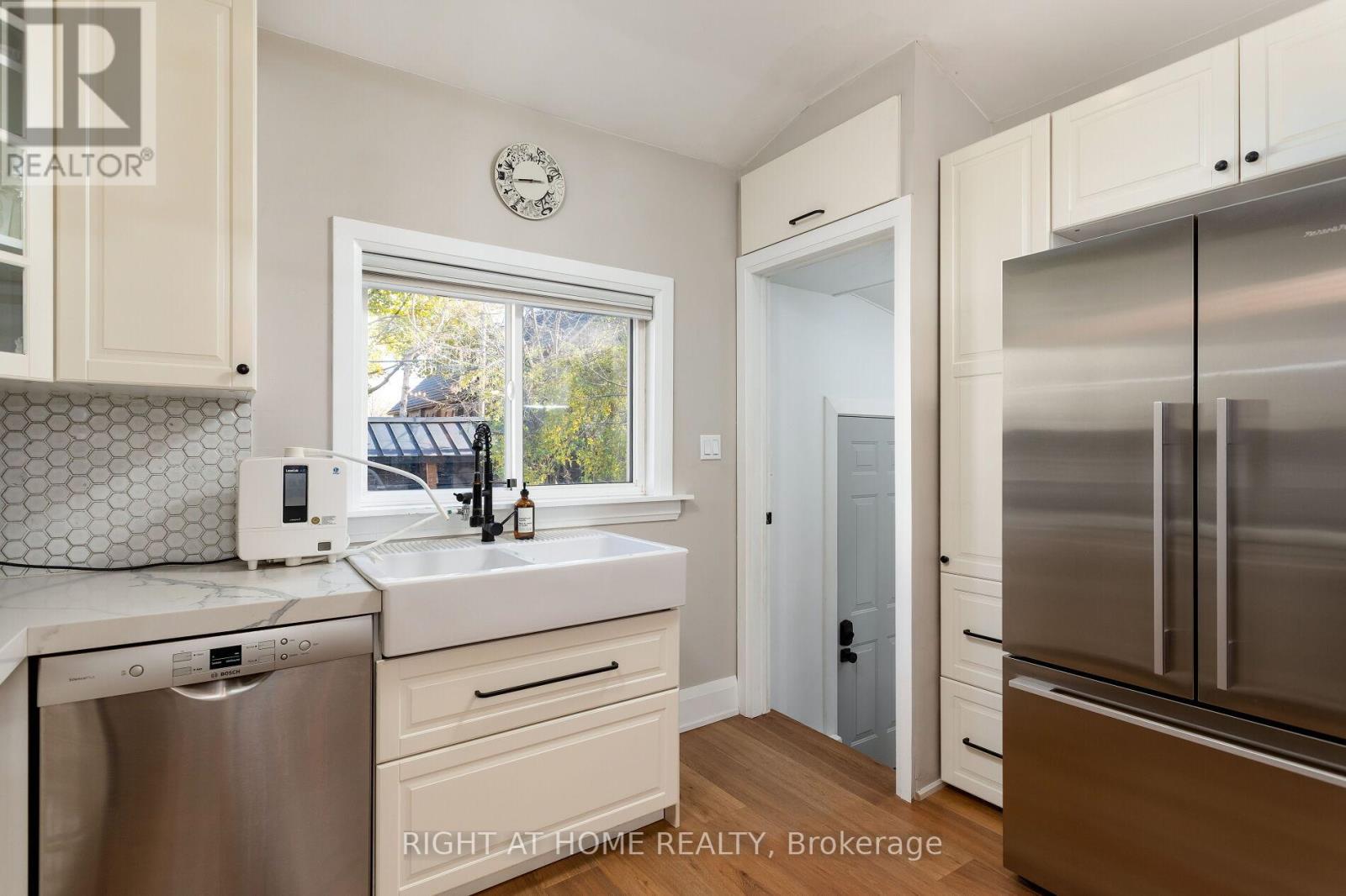 171 Islington Avenue, Toronto, Ontario  M8V 3B8 - Photo 10 - W12976472