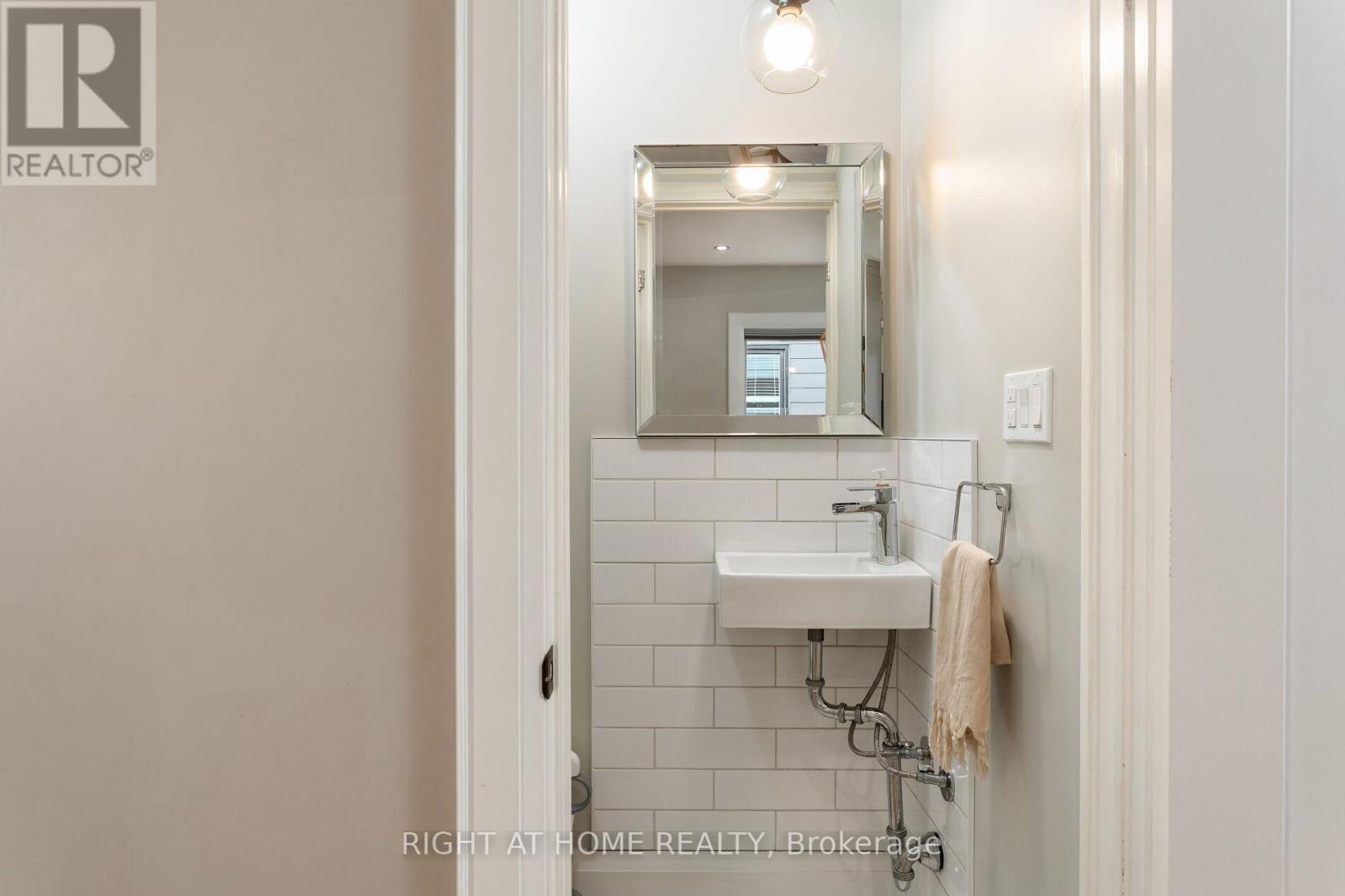 171 Islington Avenue, Toronto, Ontario  M8V 3B8 - Photo 9 - W12976472