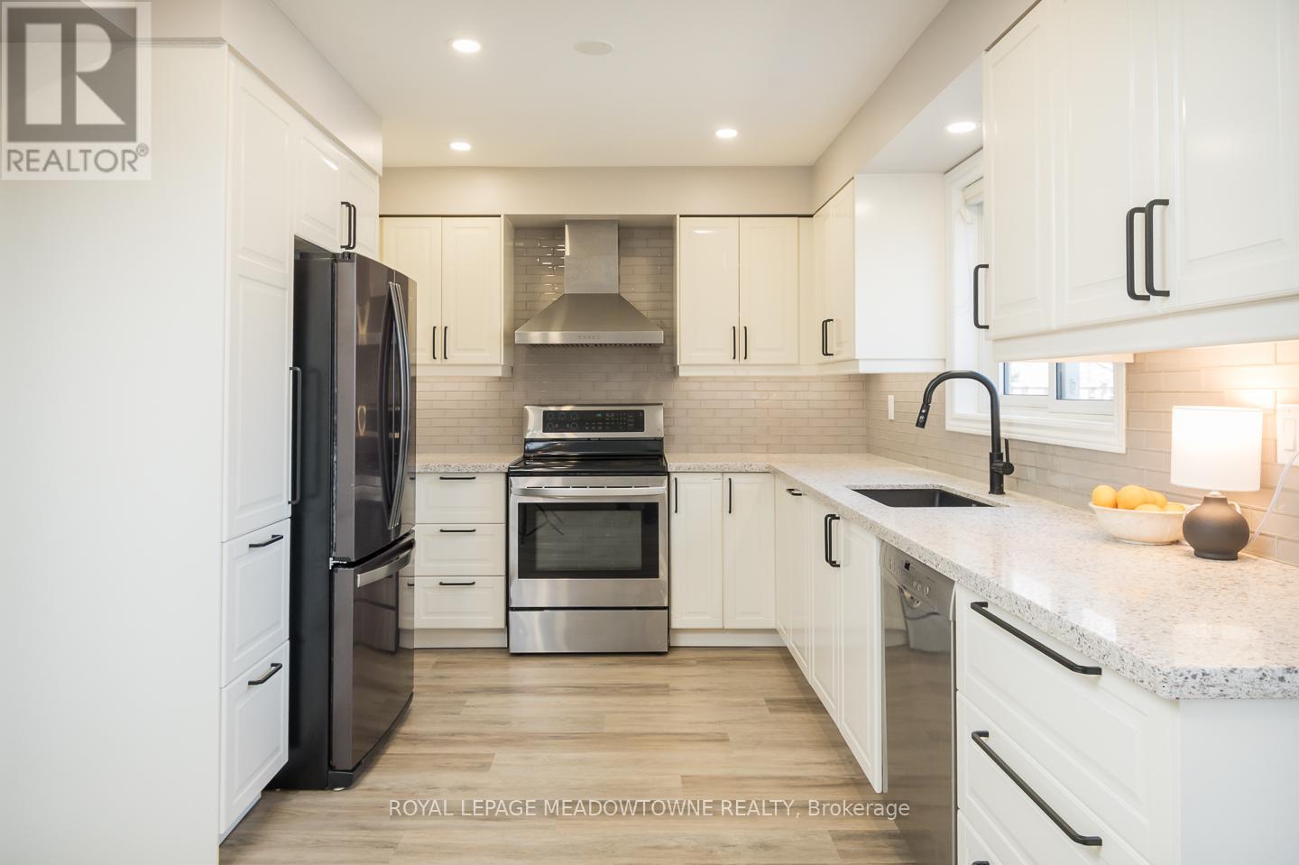 284 Randall Crescent, Milton, Ontario  L9T 4X7 - Photo 10 - W12976484