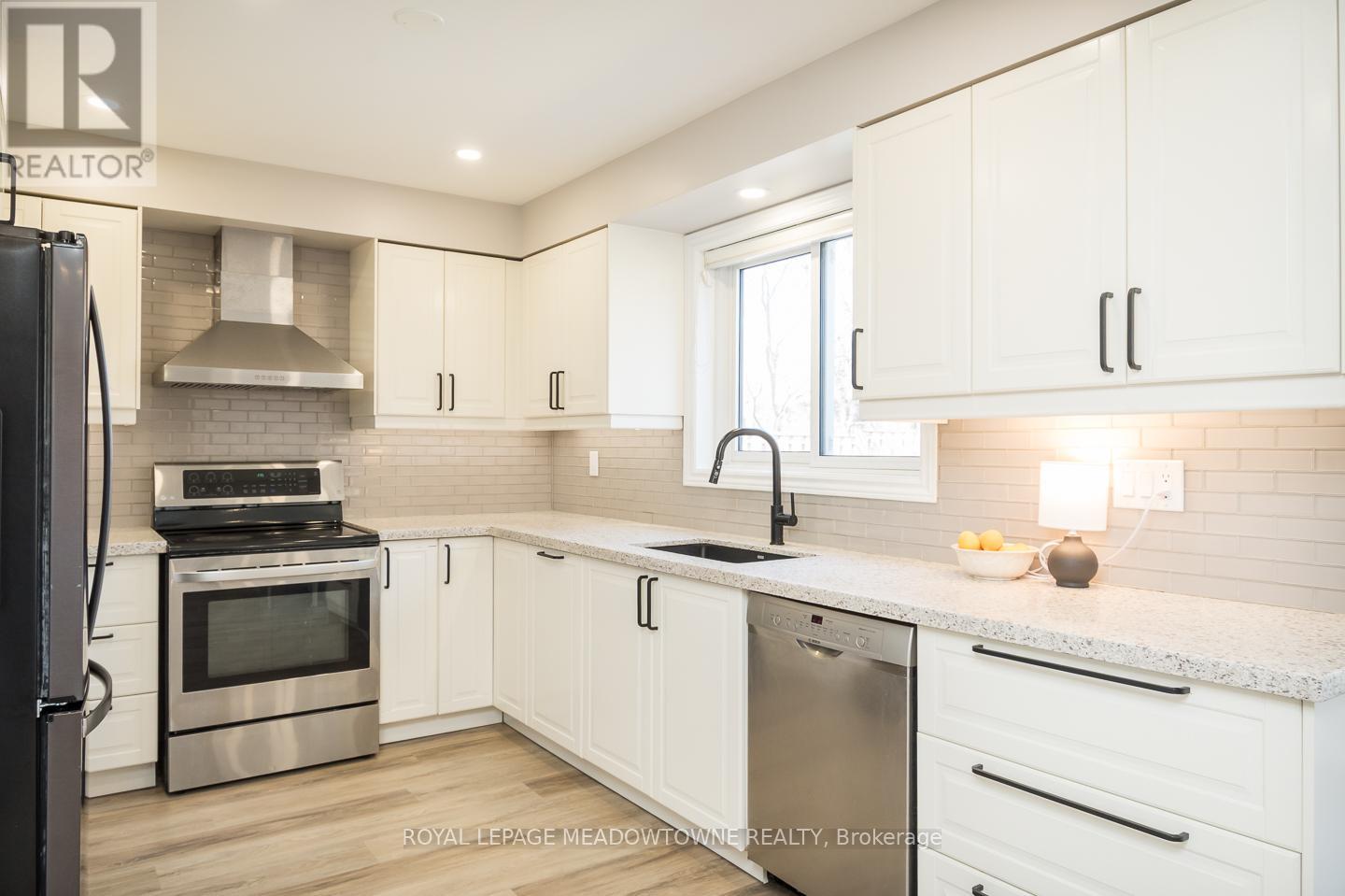 284 Randall Crescent, Milton, Ontario  L9T 4X7 - Photo 11 - W12976484