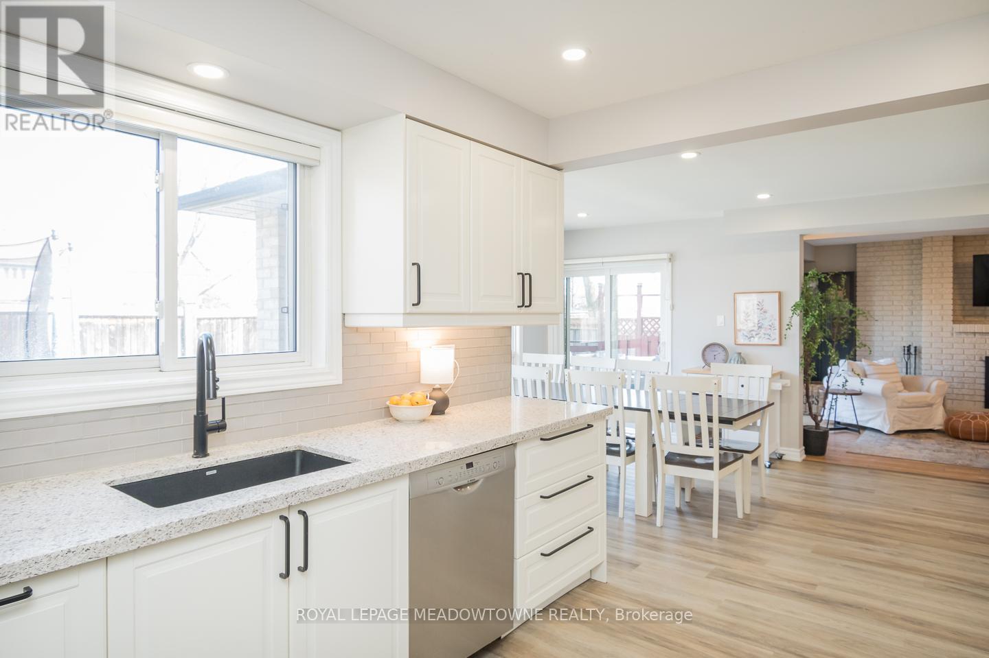 284 Randall Crescent, Milton, Ontario  L9T 4X7 - Photo 12 - W12976484