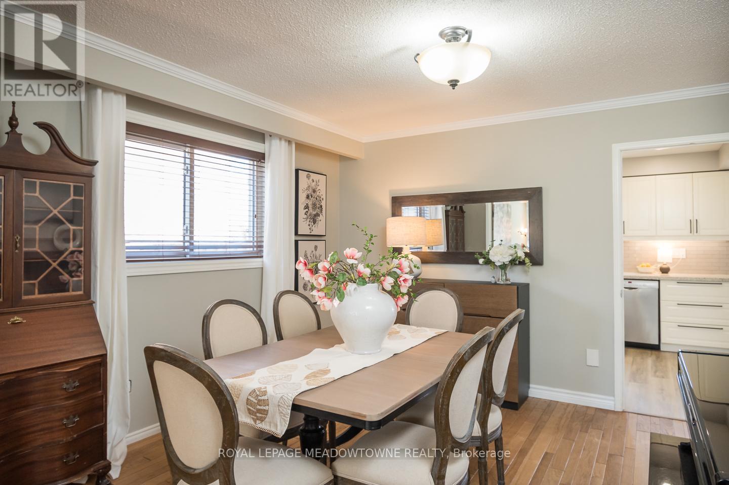 284 Randall Crescent, Milton, Ontario  L9T 4X7 - Photo 8 - W12976484